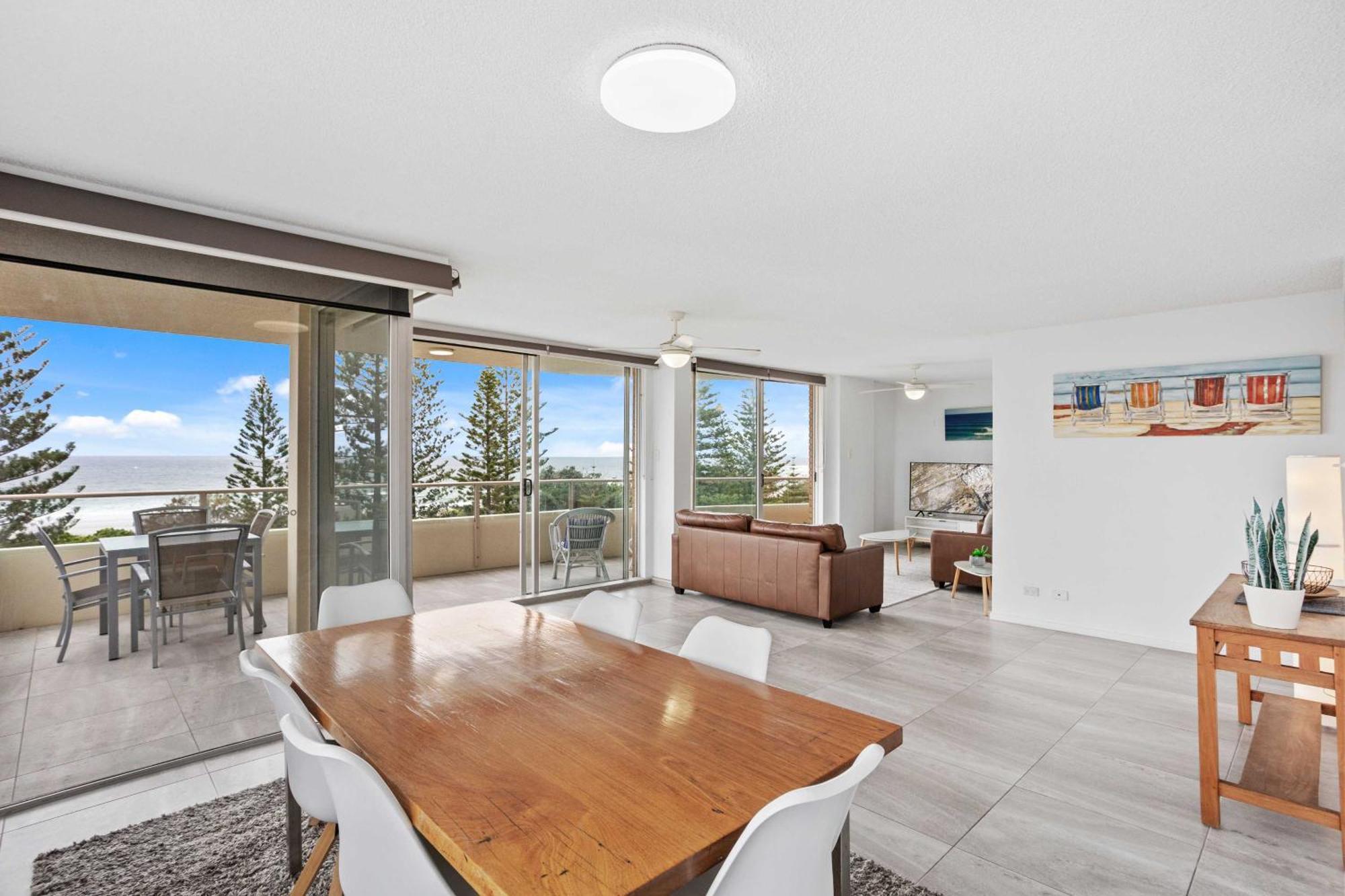 Iconic Burleigh Beachfront, 2 Bedroom Gold Coast