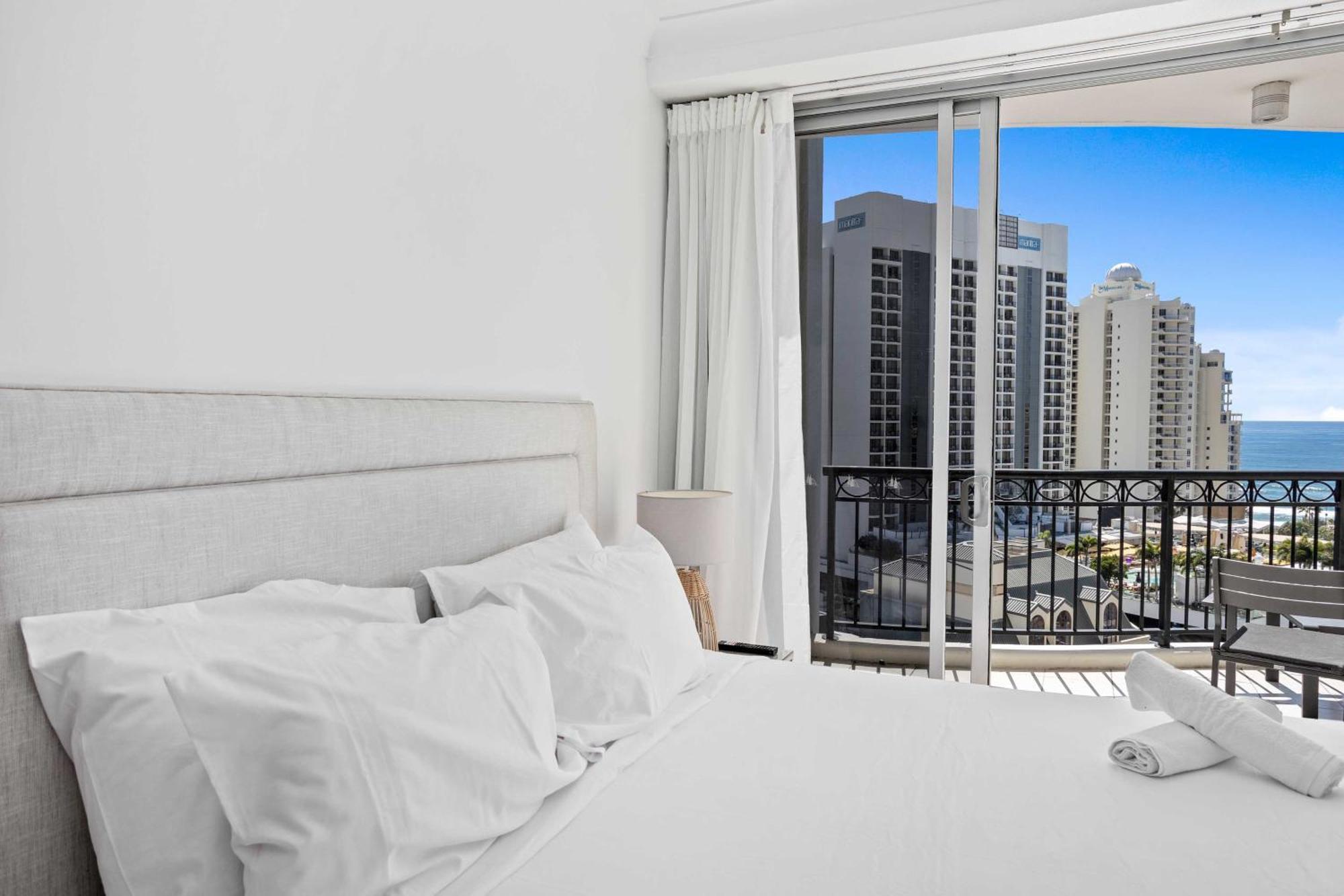 Towers Of Chevron - Private Gold Coast