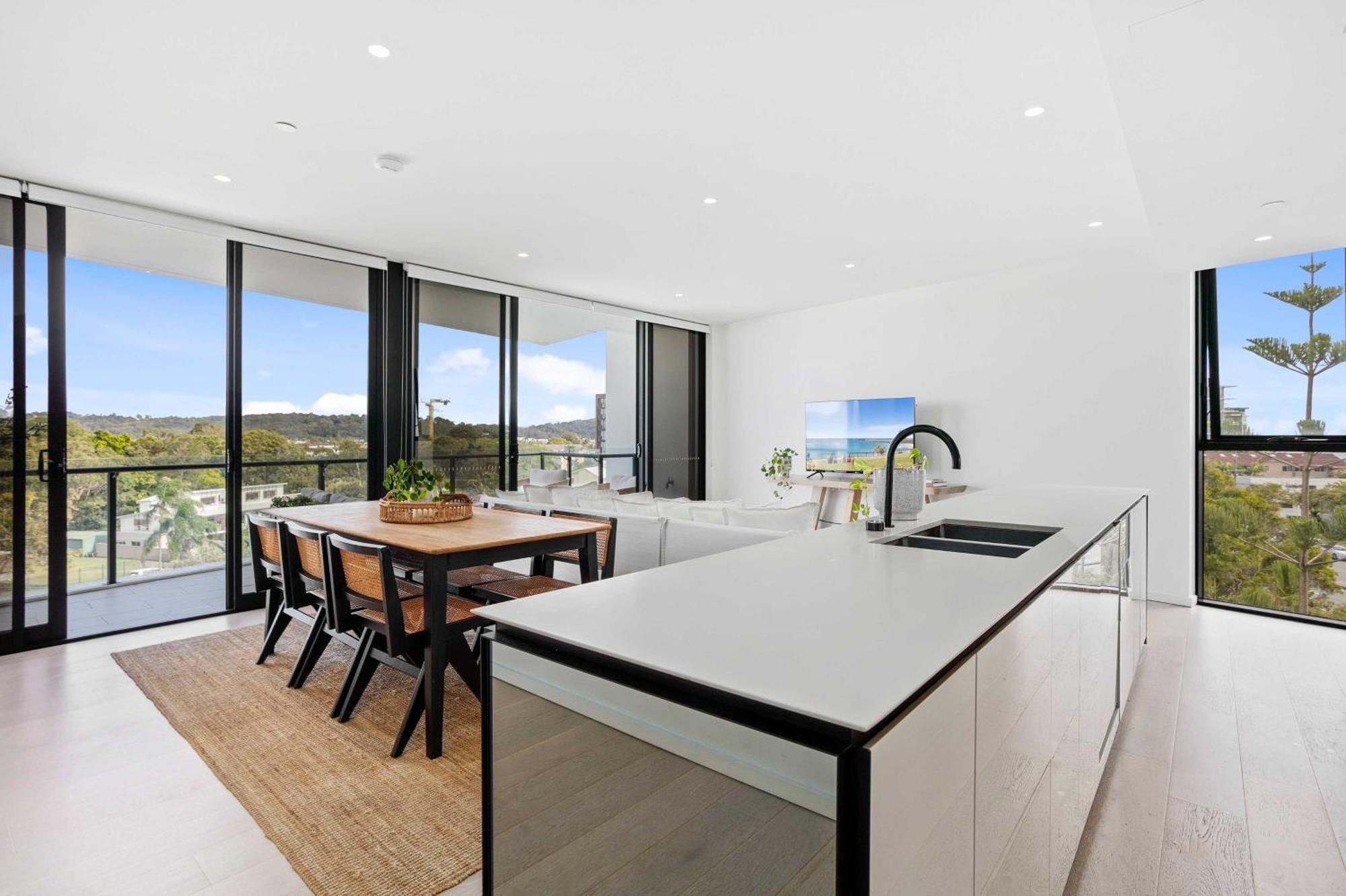 Palm Luxury With Hinterland Views *