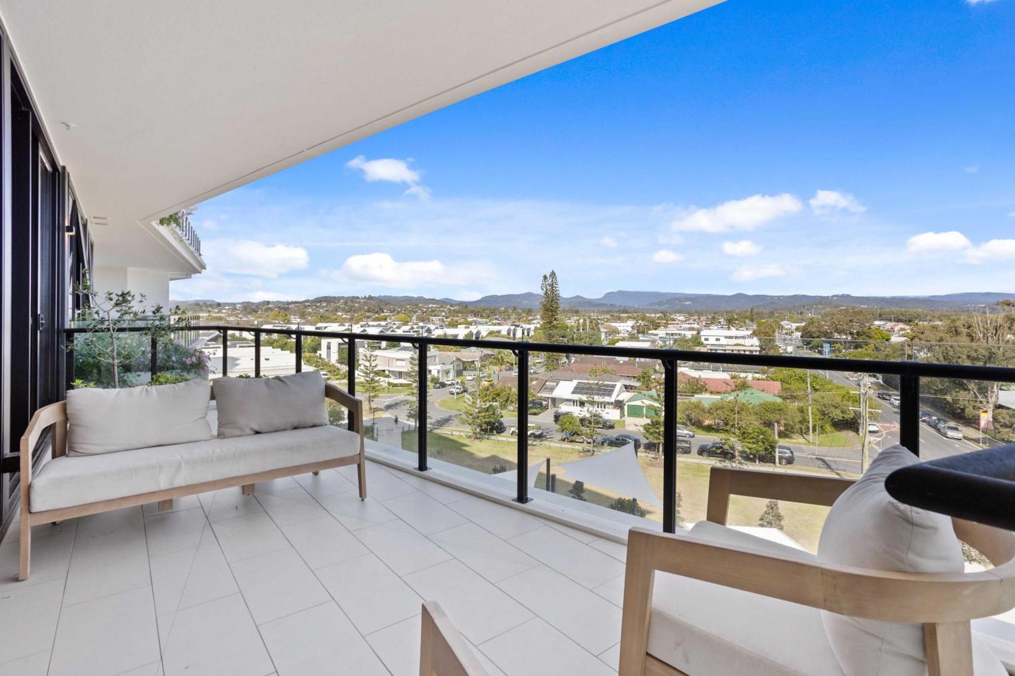 Palm Luxury With Hinterland Views *
