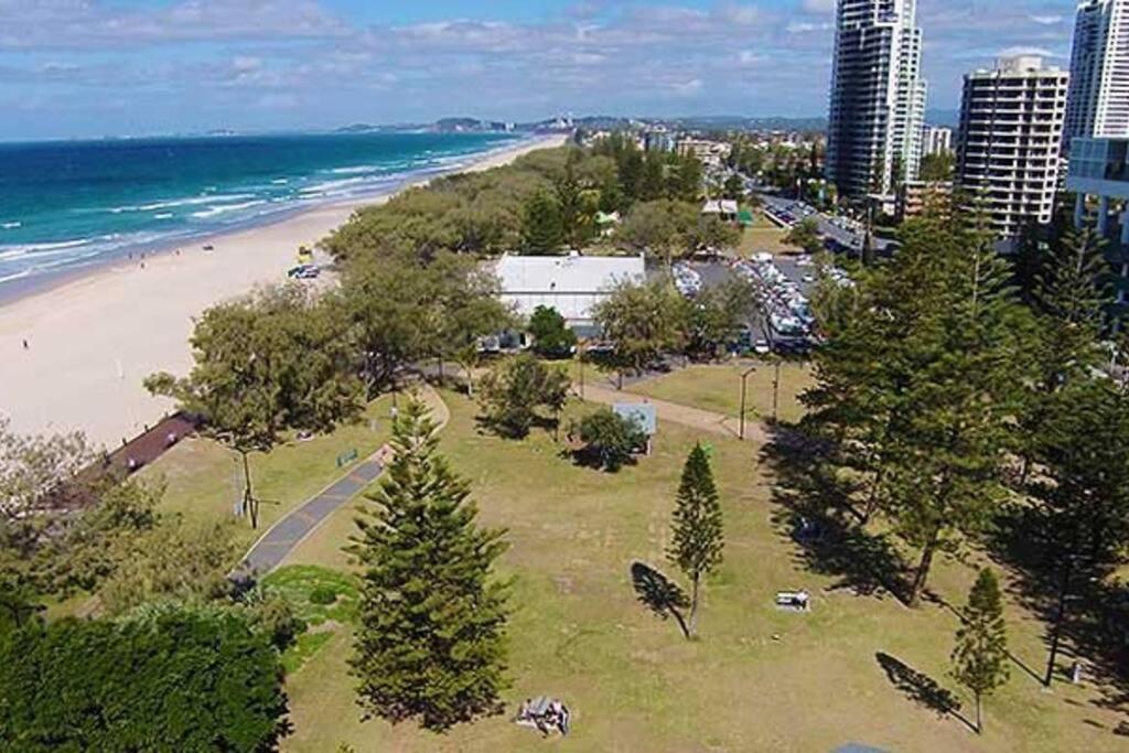 Beachfront Escape Broadbeach, 2 Bd, Pool , Sleeps 7 Apartamento Gold Coast