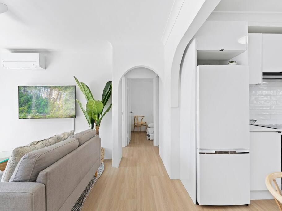 Beachfront Escape Broadbeach, 2 Bd, Pool , Sleeps 7 Apartamento