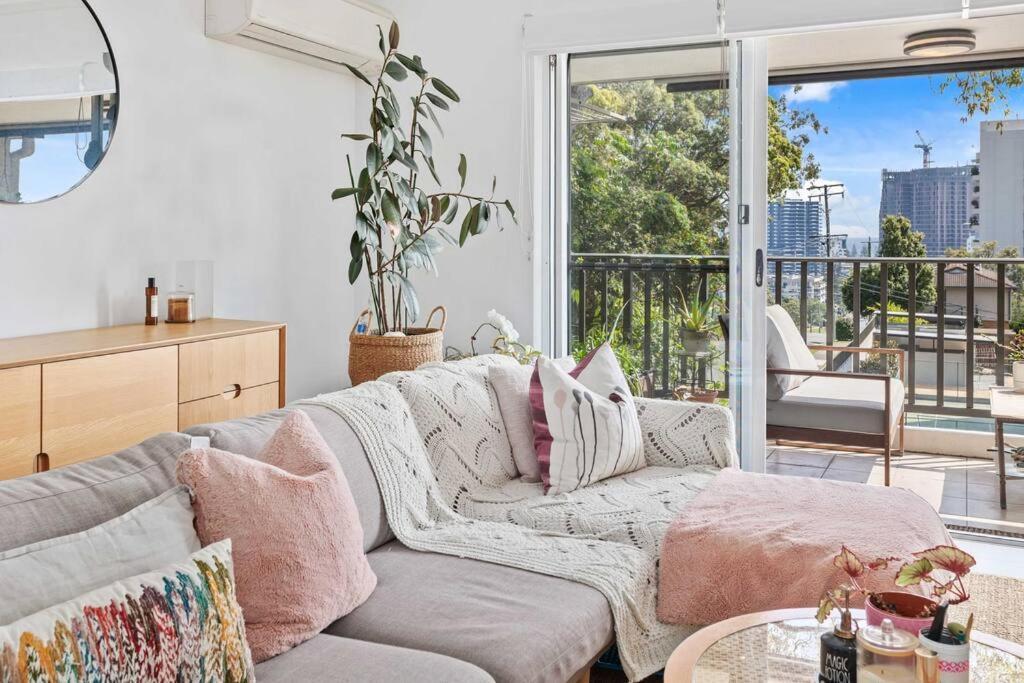Hillside In The Heart Of Burleigh! Apartamento *