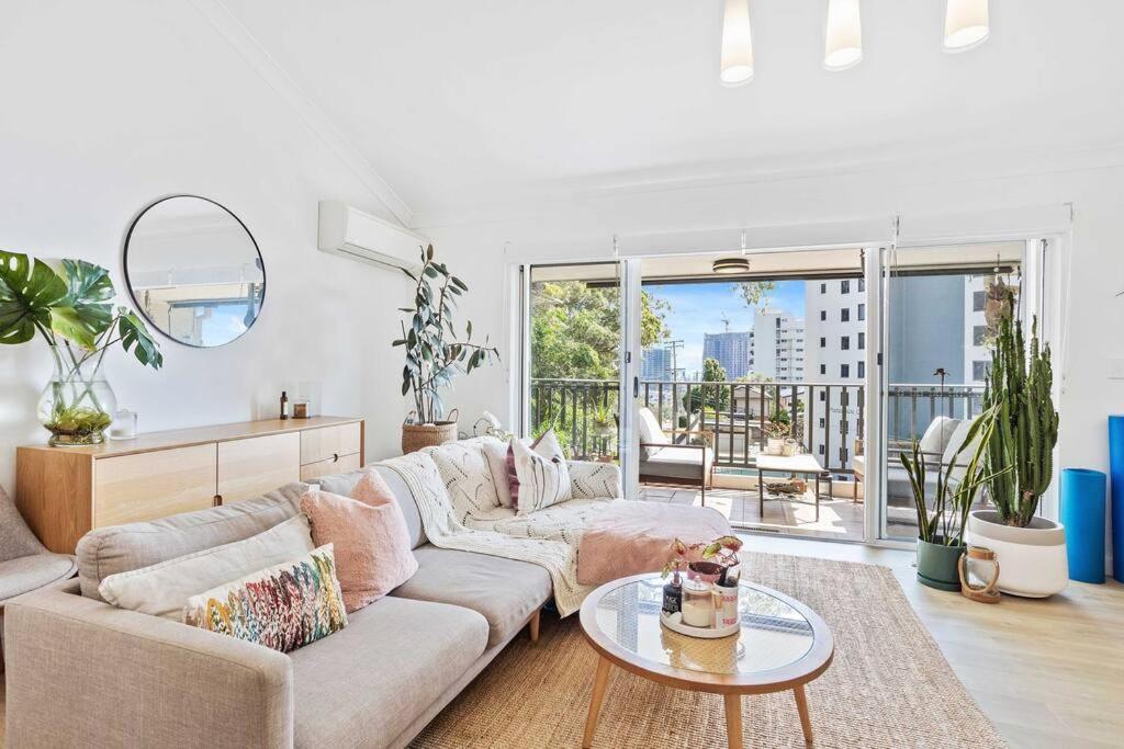 Hillside In The Heart Of Burleigh! Apartamento