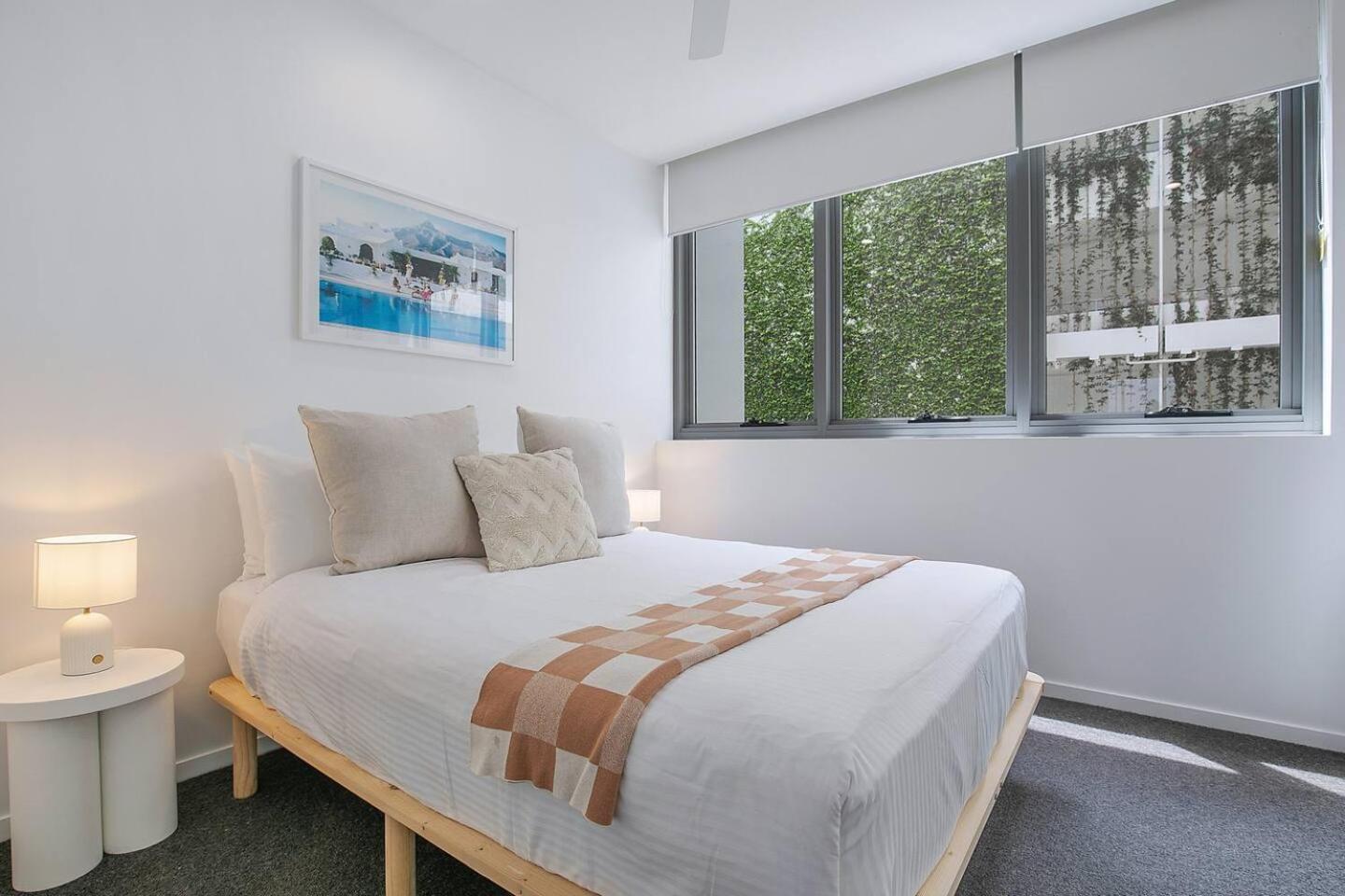 Apartment Starlit Palms Chic Poolside Haven By The