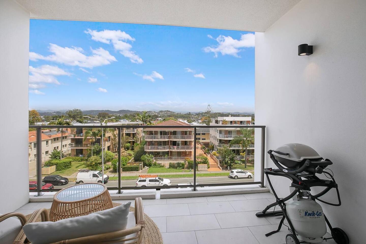 Apartment Starlit Palms Chic Poolside Haven By The