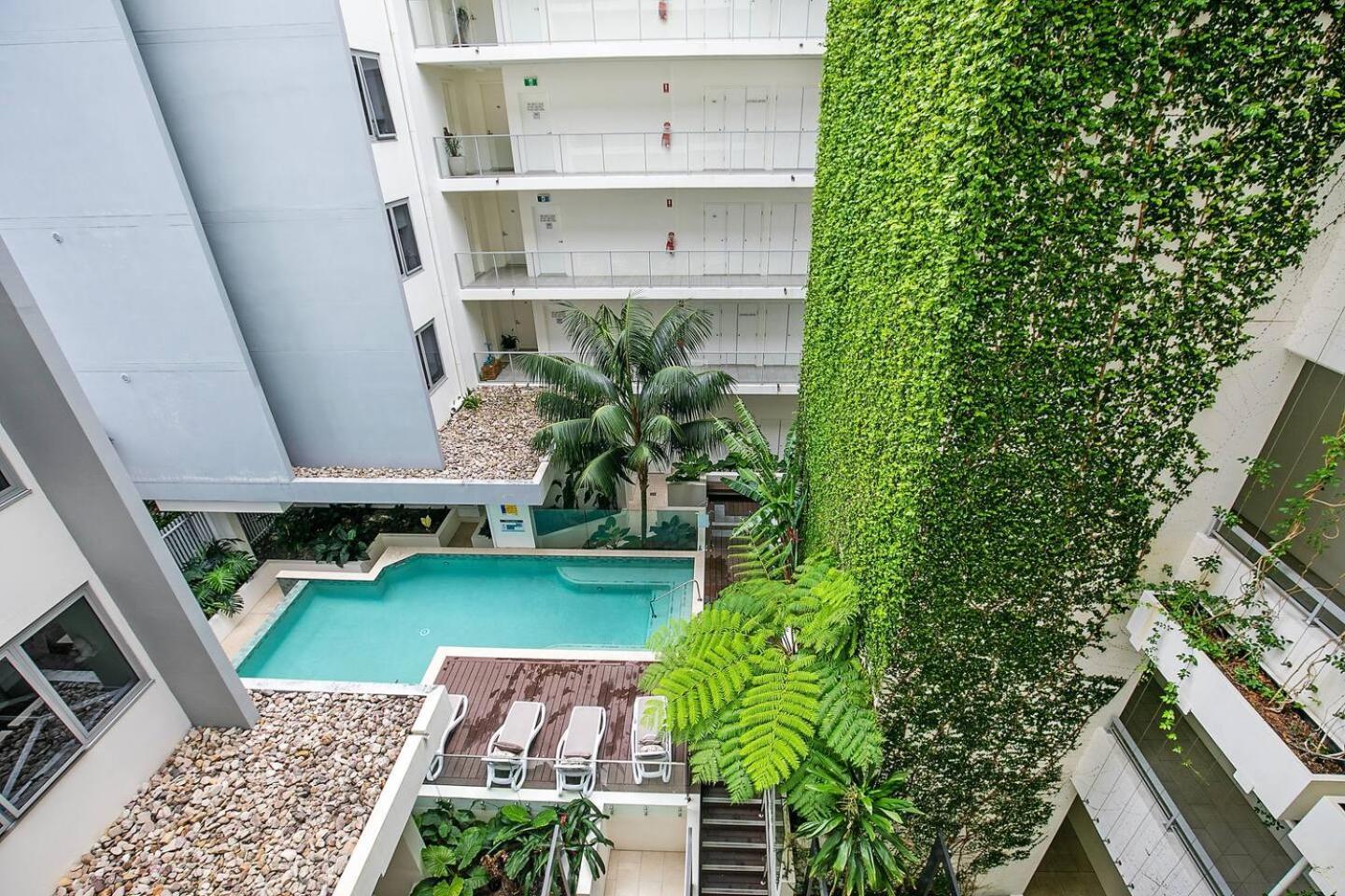 Starlit Palms Chic Poolside Haven By The *