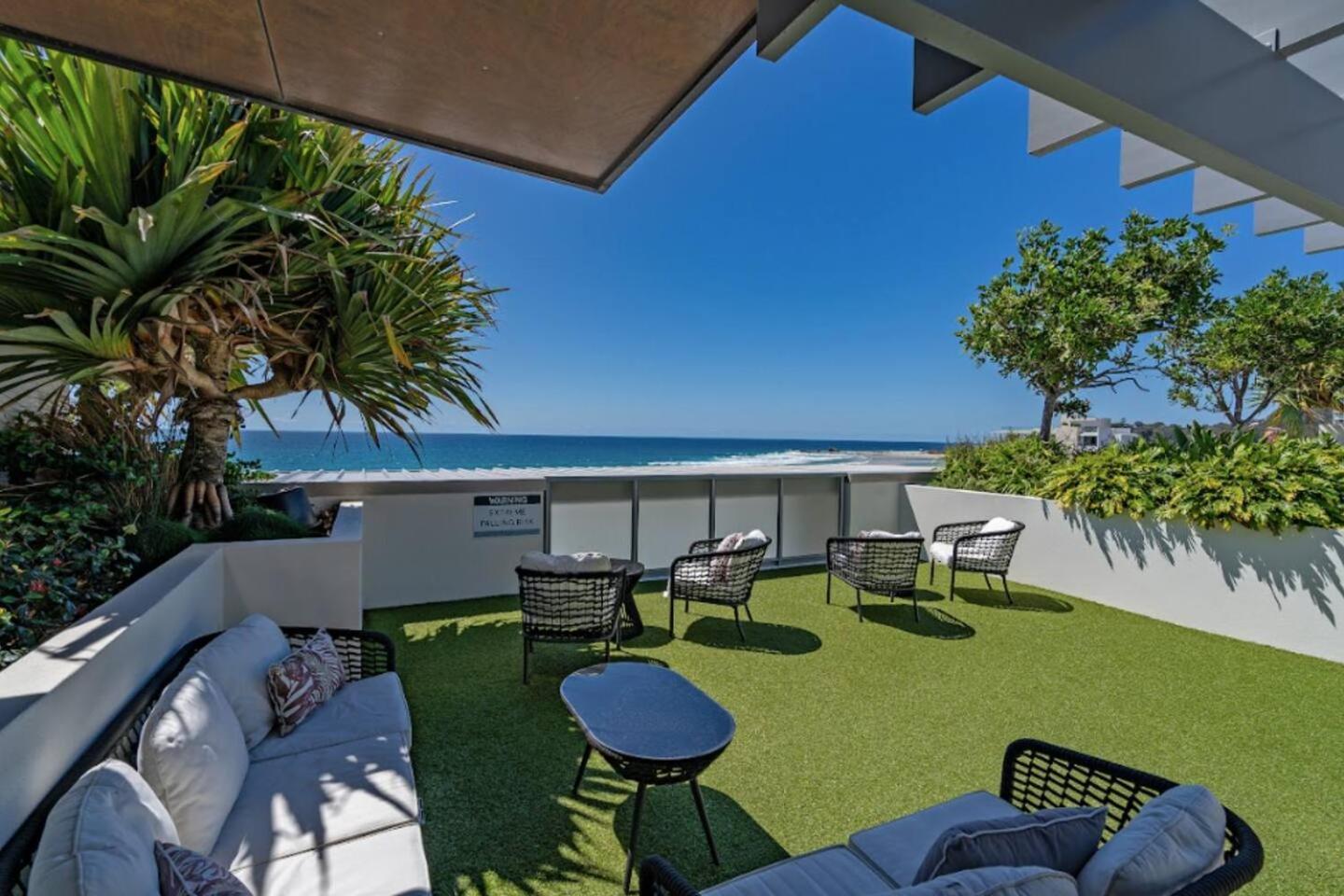 Starlit Palms Chic Poolside Haven By The * Gold Coast