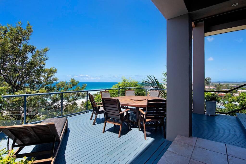 Stunning 5-bedroom Oceanview Retreat In Tugun *