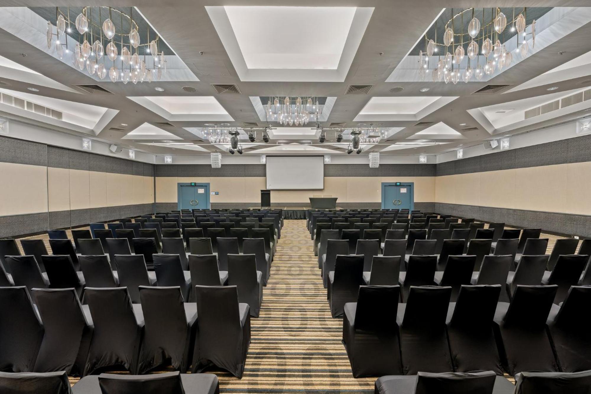 Crowne Plaza Surfers Paradise By Ihg Hotel 4*
