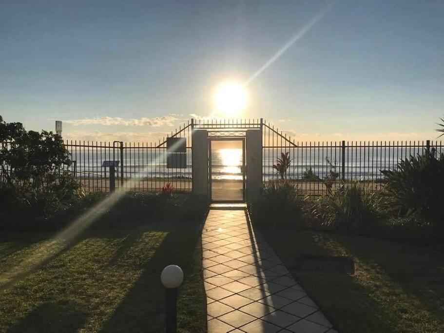 Beachfront Bliss Apartment Gold Coast
