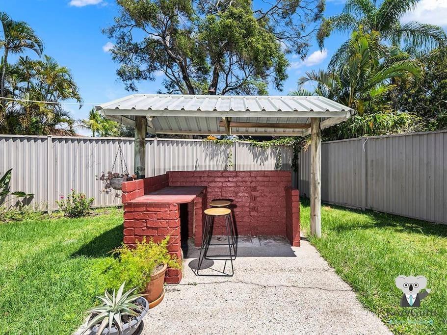 Kozyguru Mermaid Waters Charming 3 Bed Pool Gold Coast