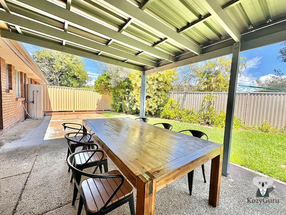 Kozyguru Mermaid Waters Charming 3 Bed Pool Apartment Gold Coast