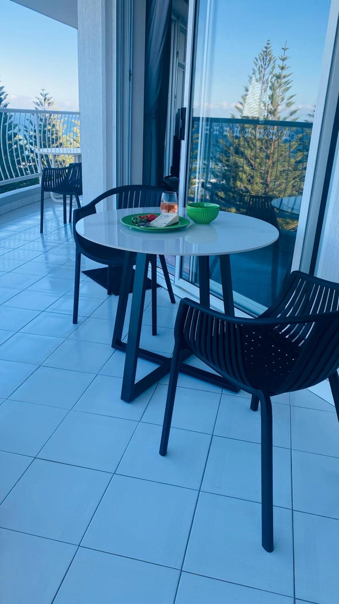 8th Floor Ocean View Apartment Gold Coast