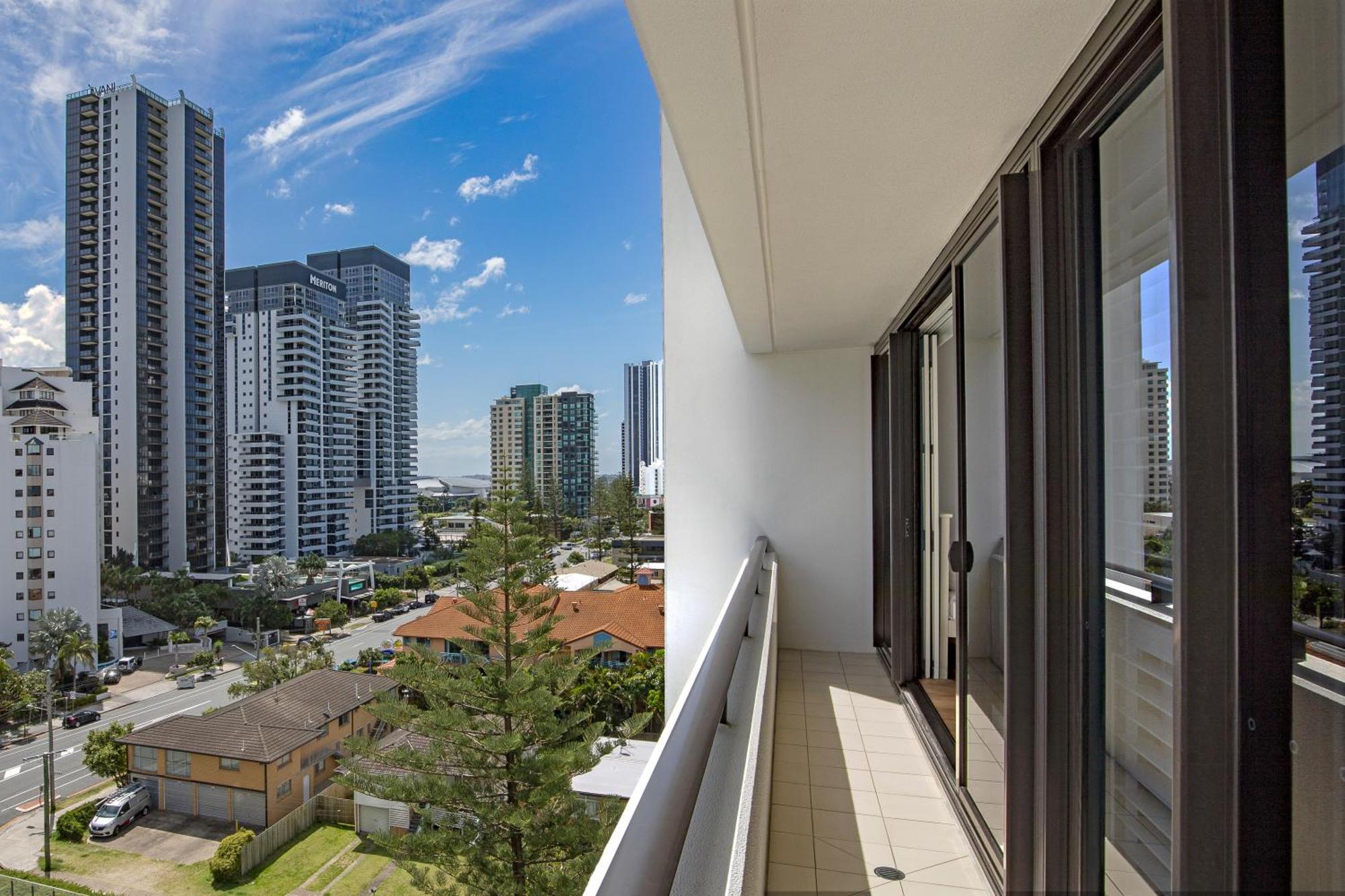 Ultra Broadbeach 4*