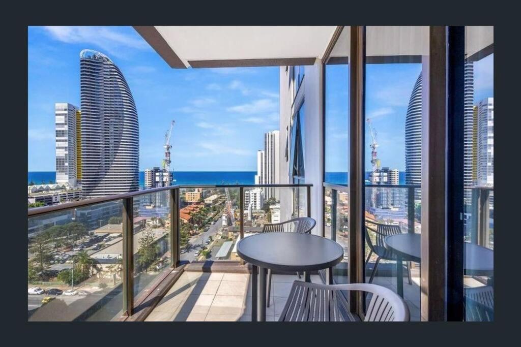 Apartment Prime Broadbeach Location Wpool Free Onsite Parking Gold Coast