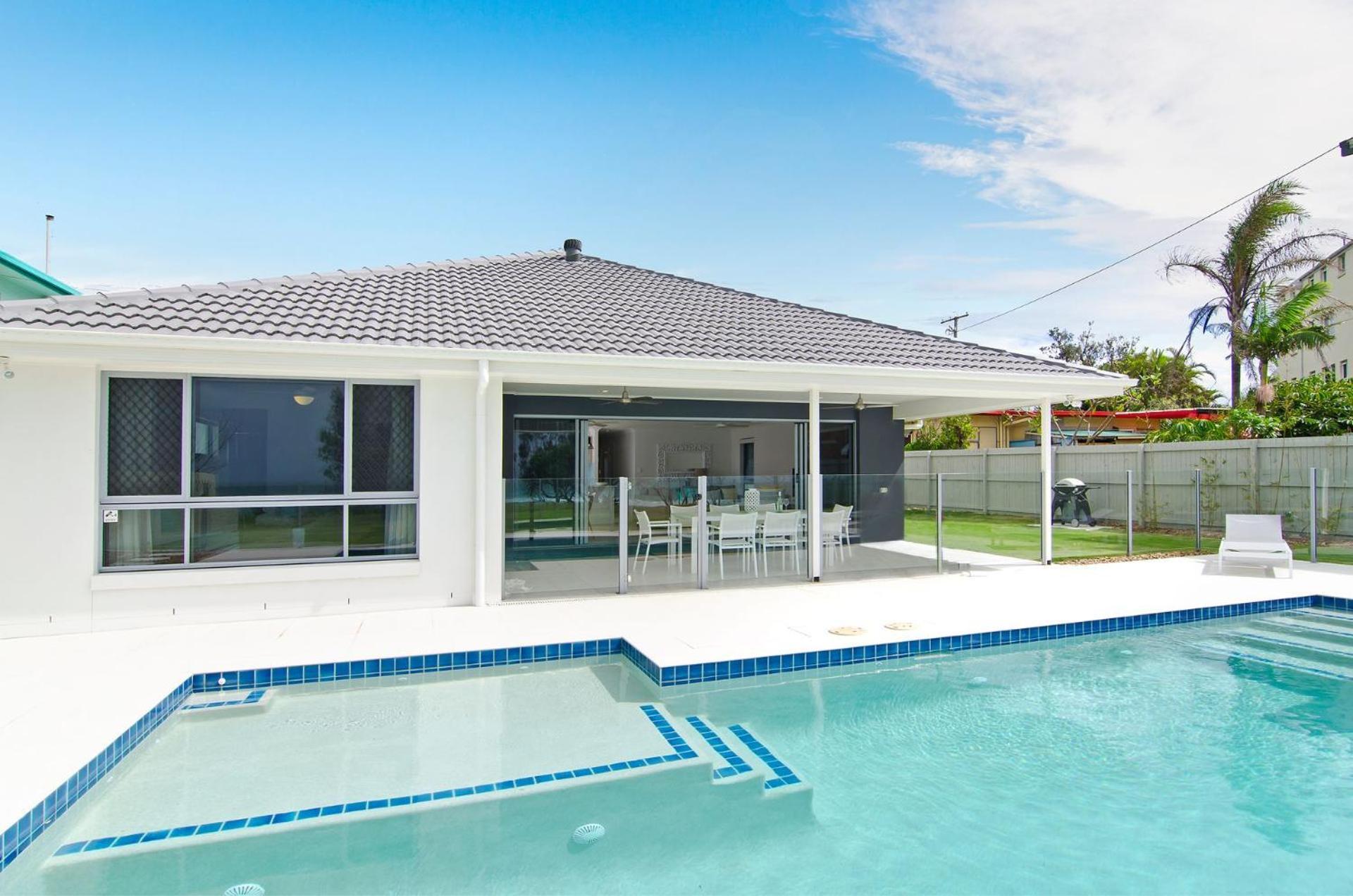 Holiday home Sentosa On Tugun - Beachfront 5 Bedroom *