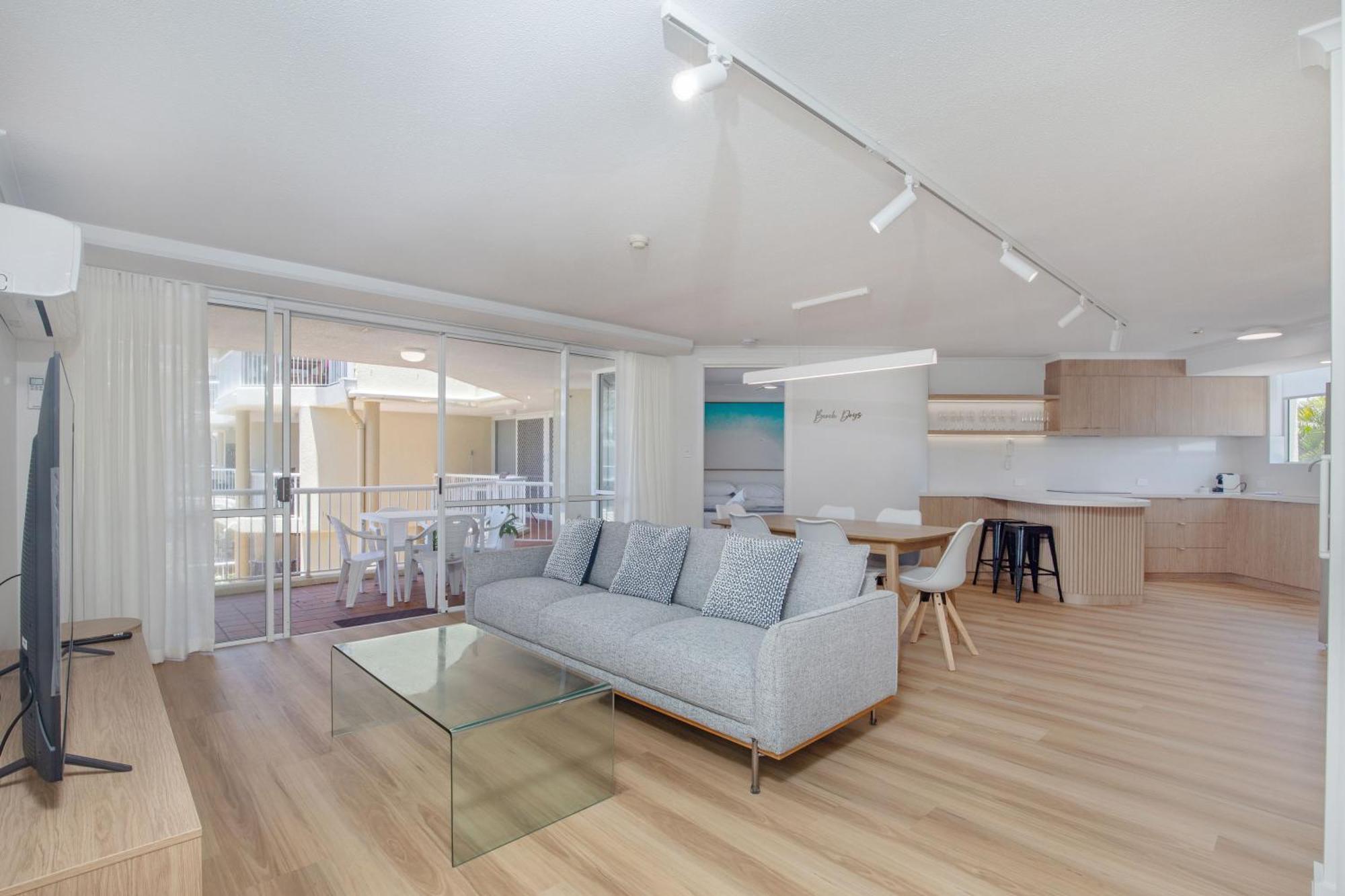 Aparthotel Crystal Beachfront Gold Coast