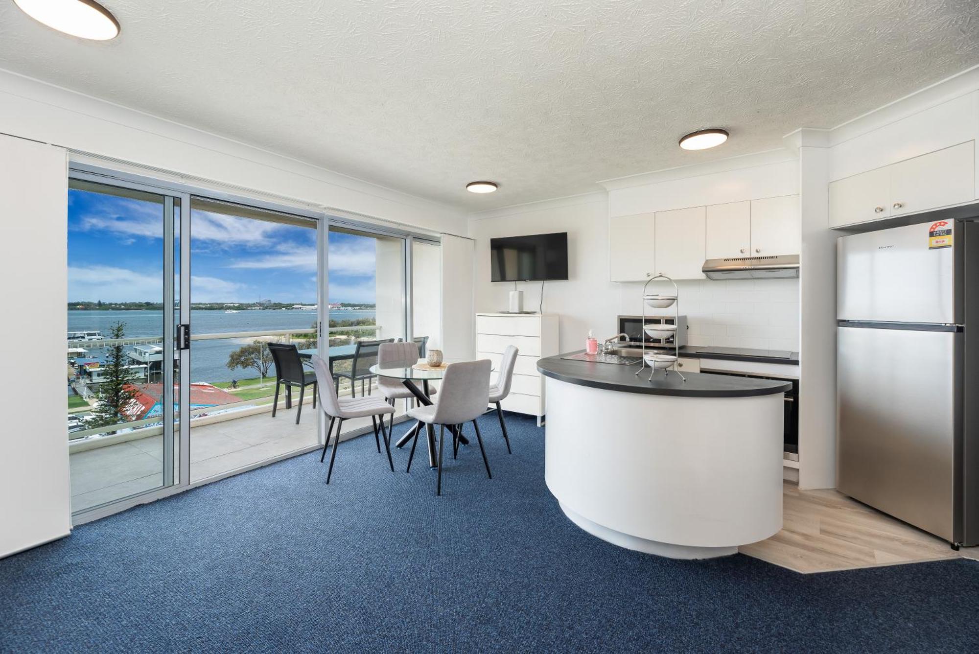 Broadwater View In Southport 1b Apartment Gold Coast