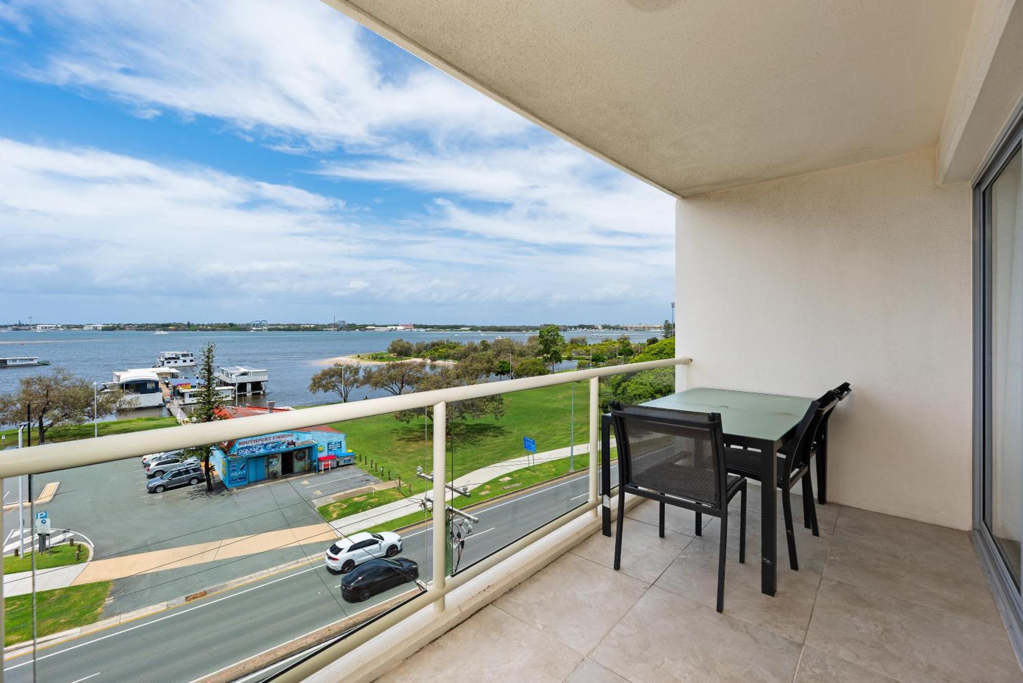 Broadwater View In Southport 1b Apartment