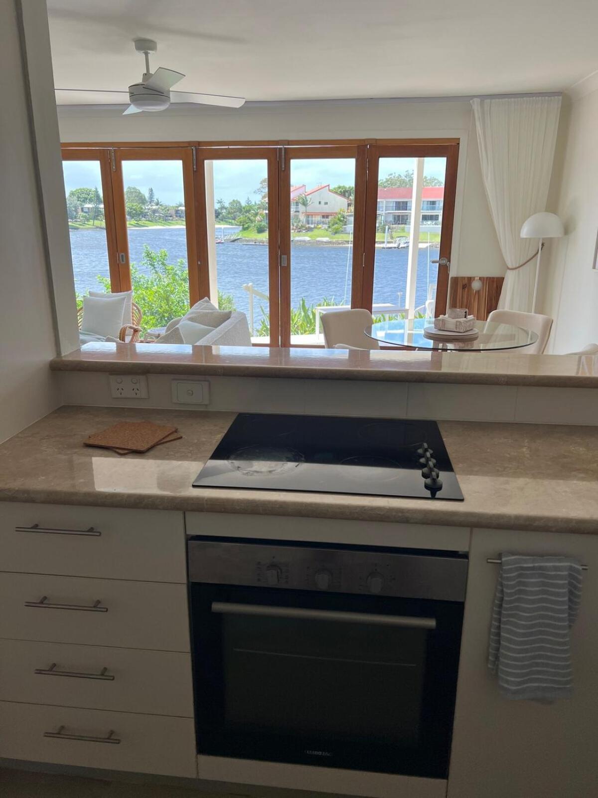 Aquila - Mermaid Waters Villa Gold Coast