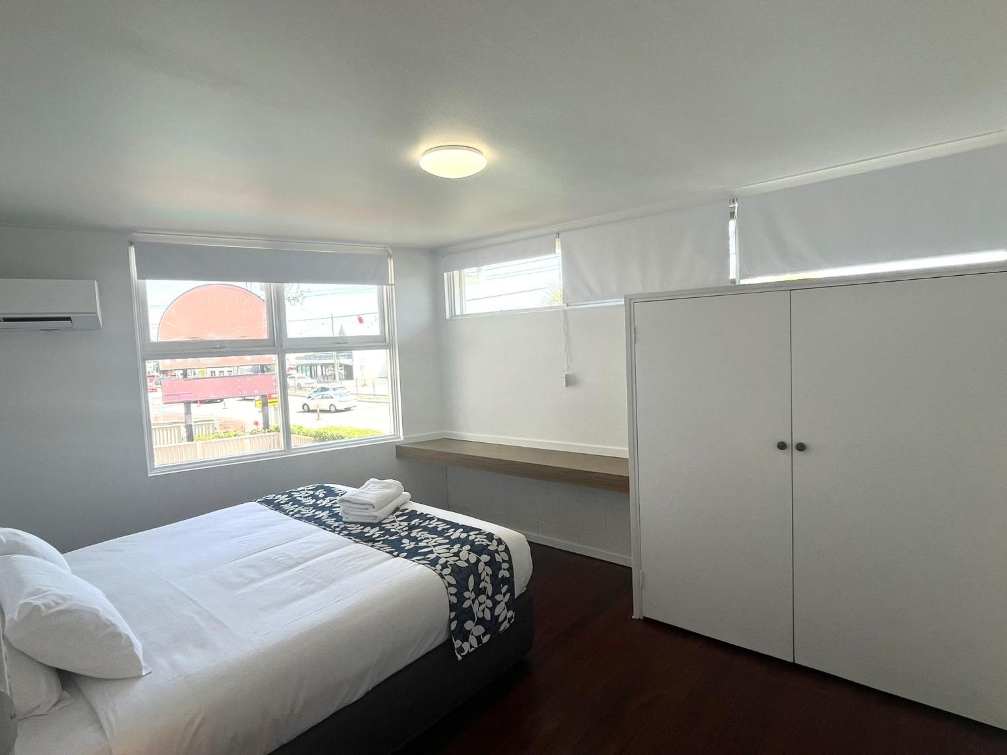 Tropicana Motel 3*