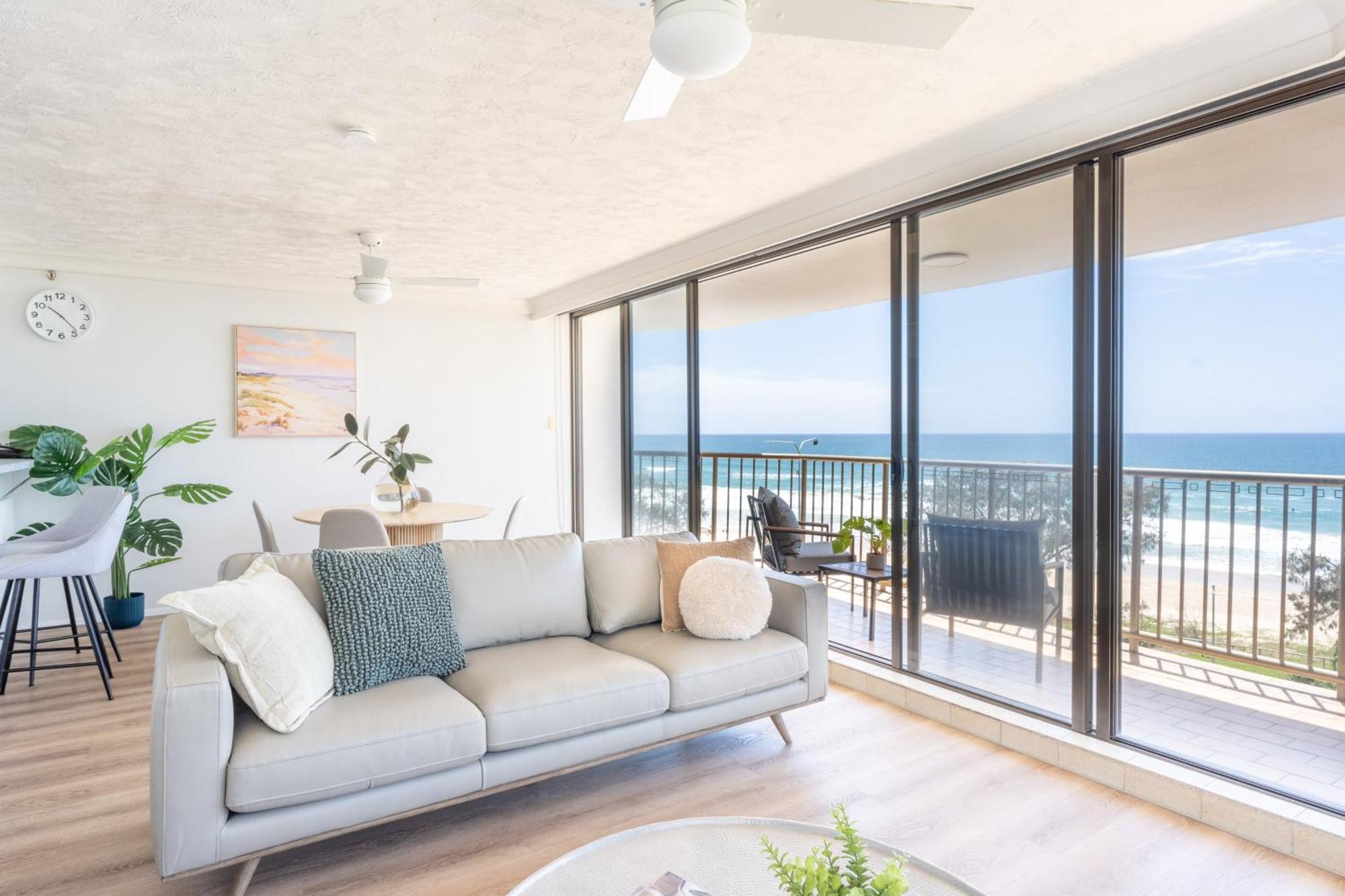 New! Beachfront Bliss 2 Bed 2 Bath Stunning Ocean Views Apartment Gold Coast