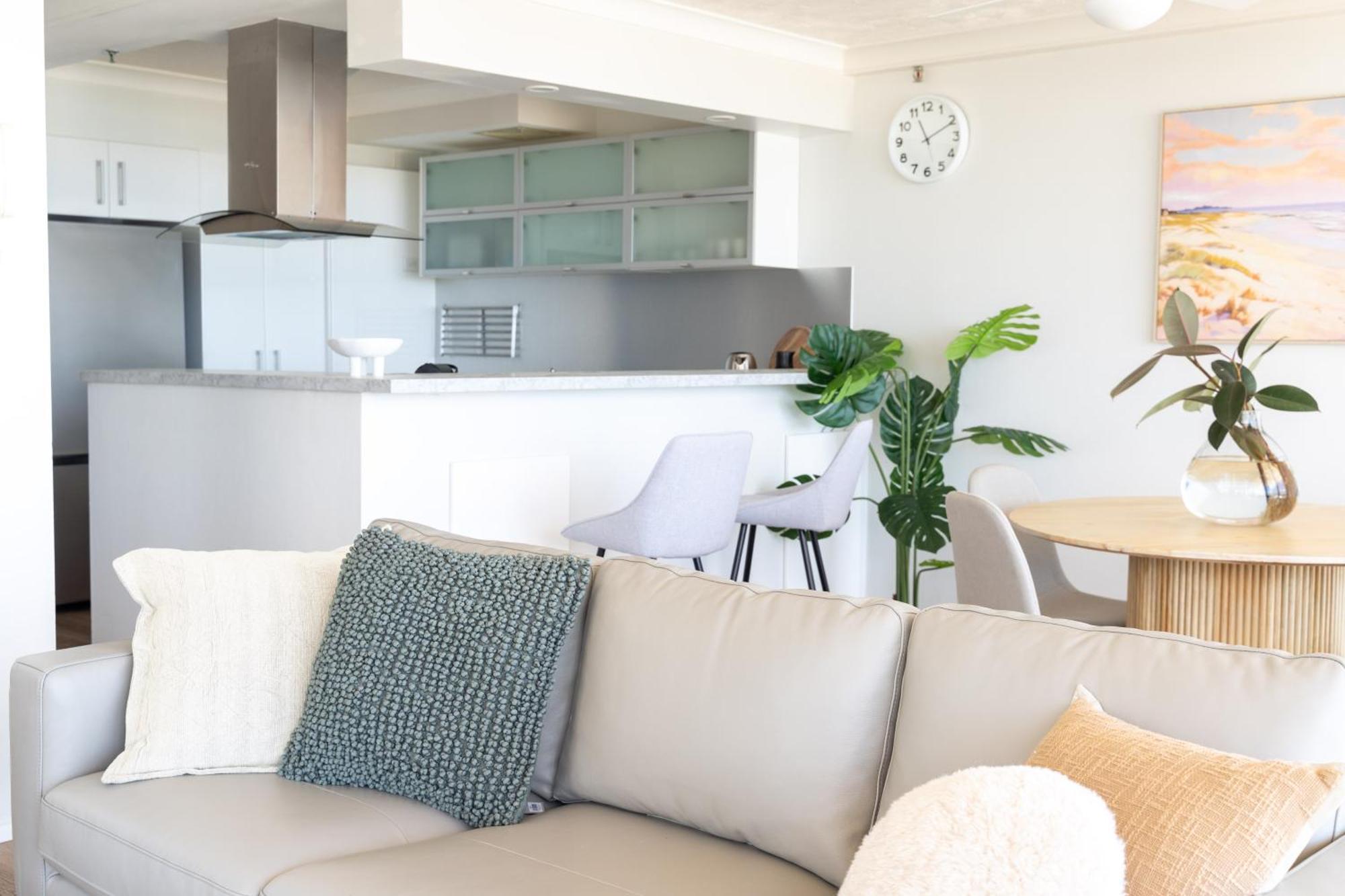 New! Beachfront Bliss 2 Bed 2 Bath Stunning Ocean Views * Gold Coast