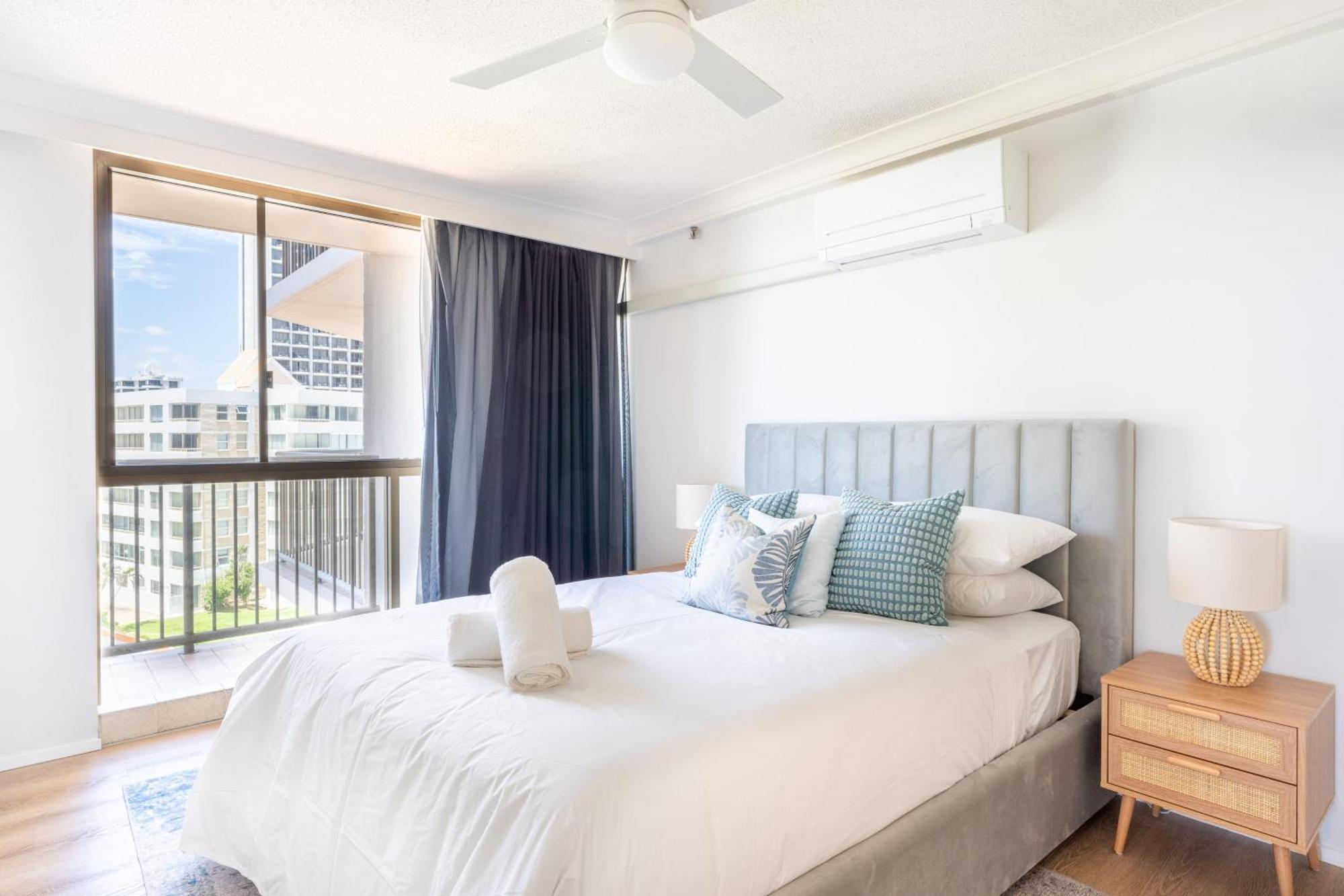 New! Beachfront Bliss 2 Bed 2 Bath Stunning Ocean Views Apartment Gold Coast