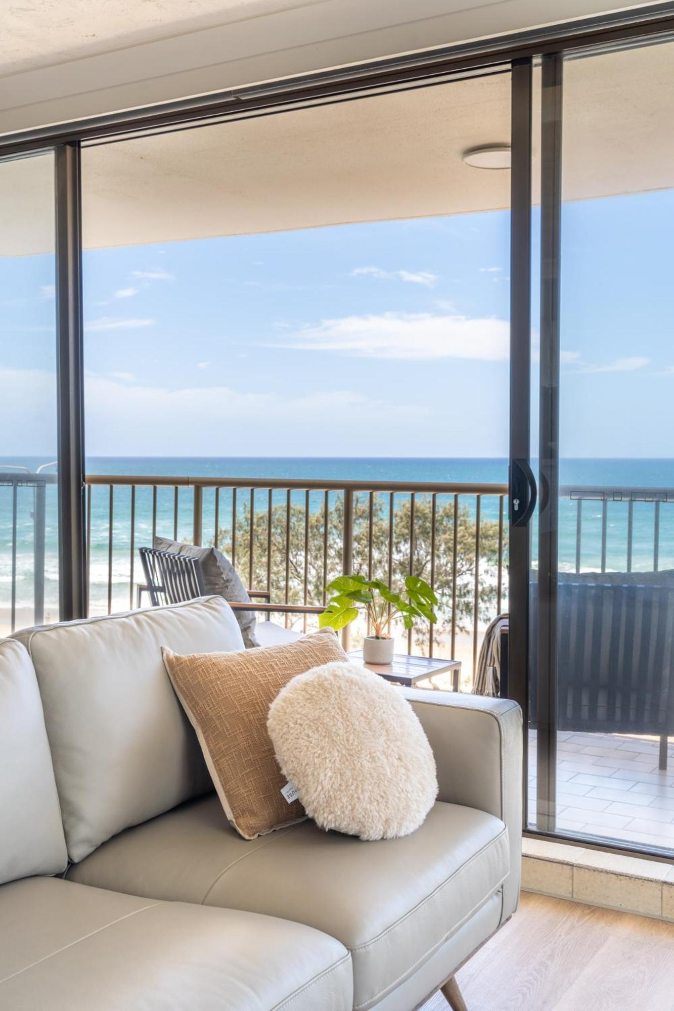New! Beachfront Bliss 2 Bed 2 Bath Stunning Ocean Views Gold Coast
