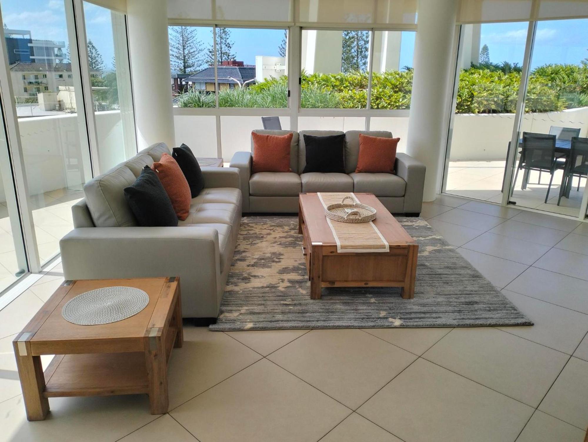 Kirra Surf Aparthotel