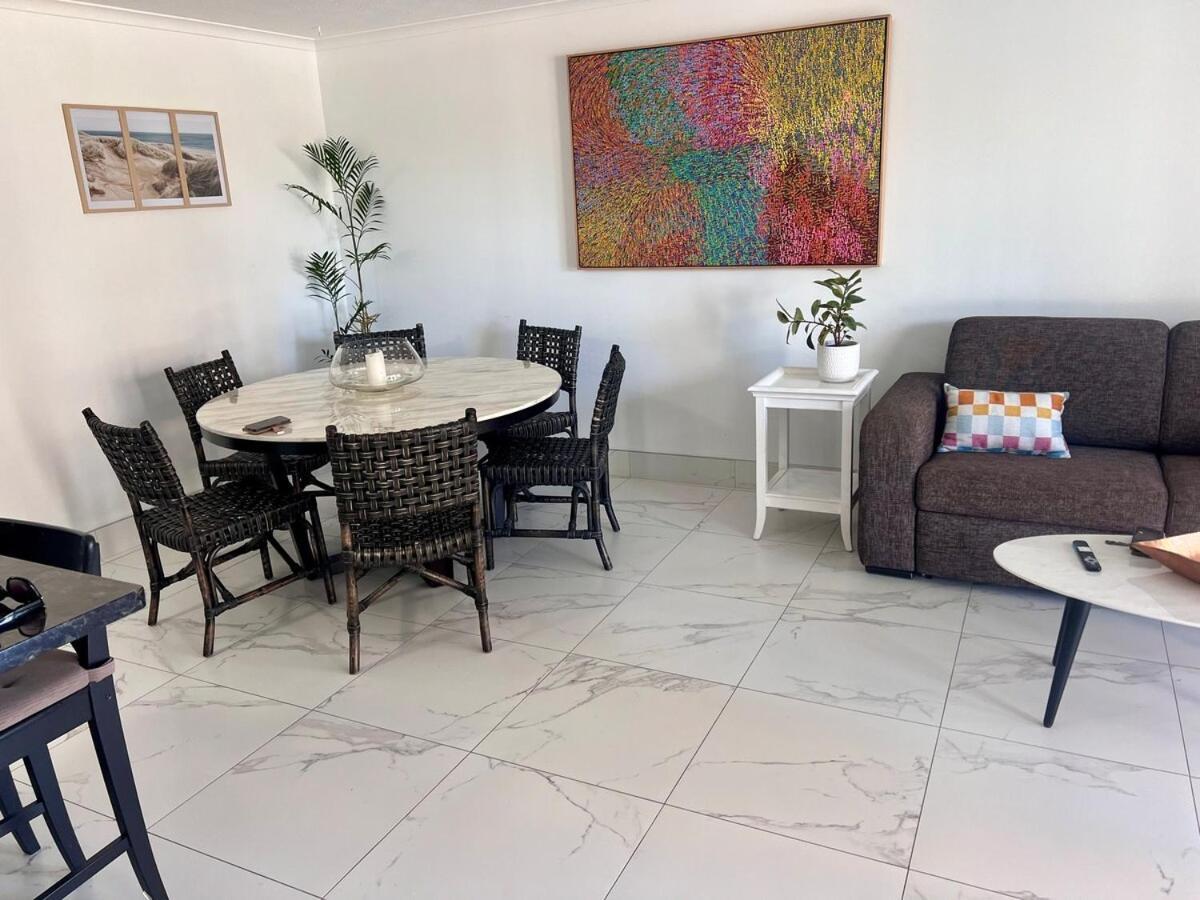 Beautiful Broadbeach Living! Apartment *