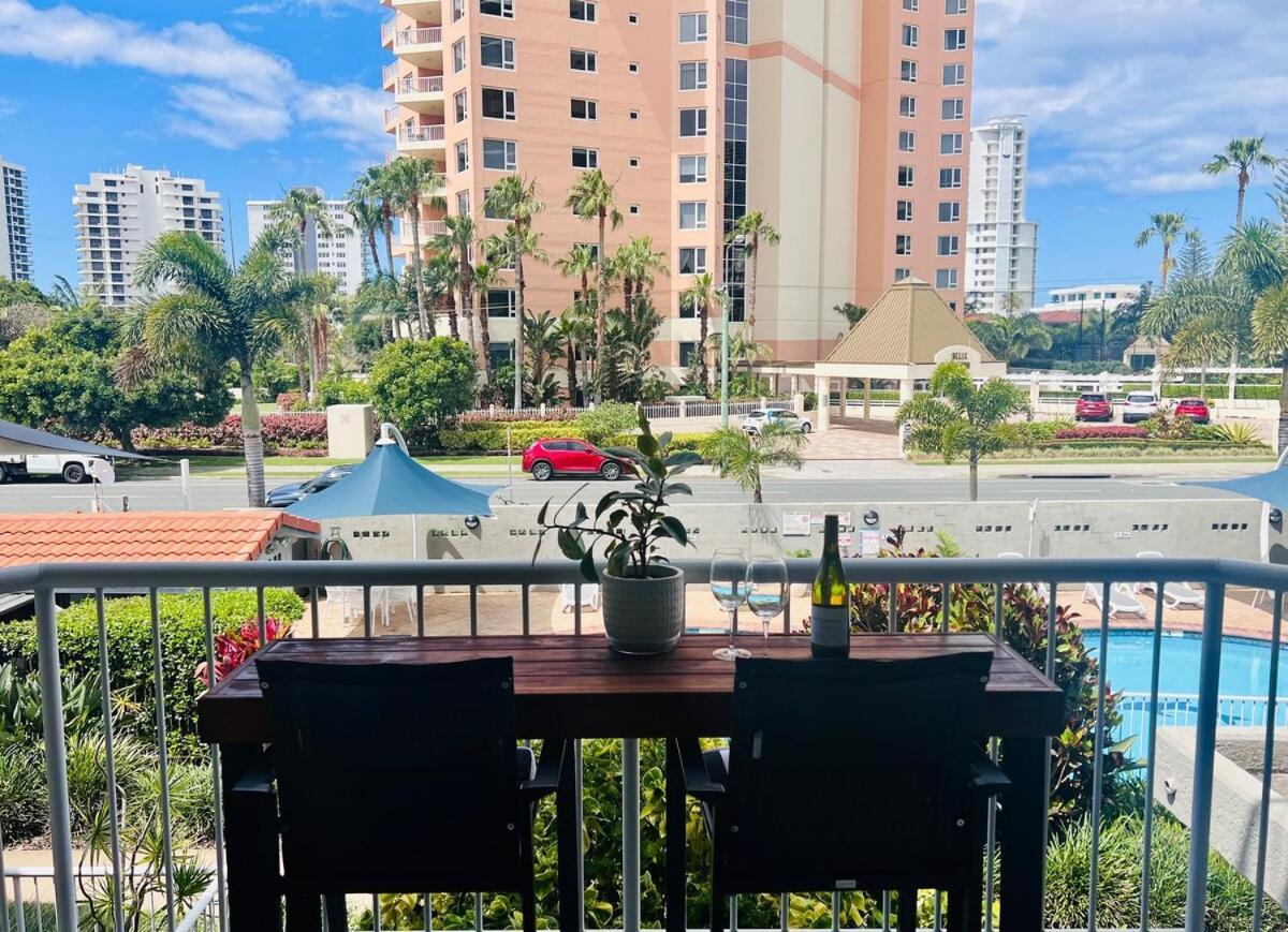 Beautiful Broadbeach Living! Apartment Gold Coast