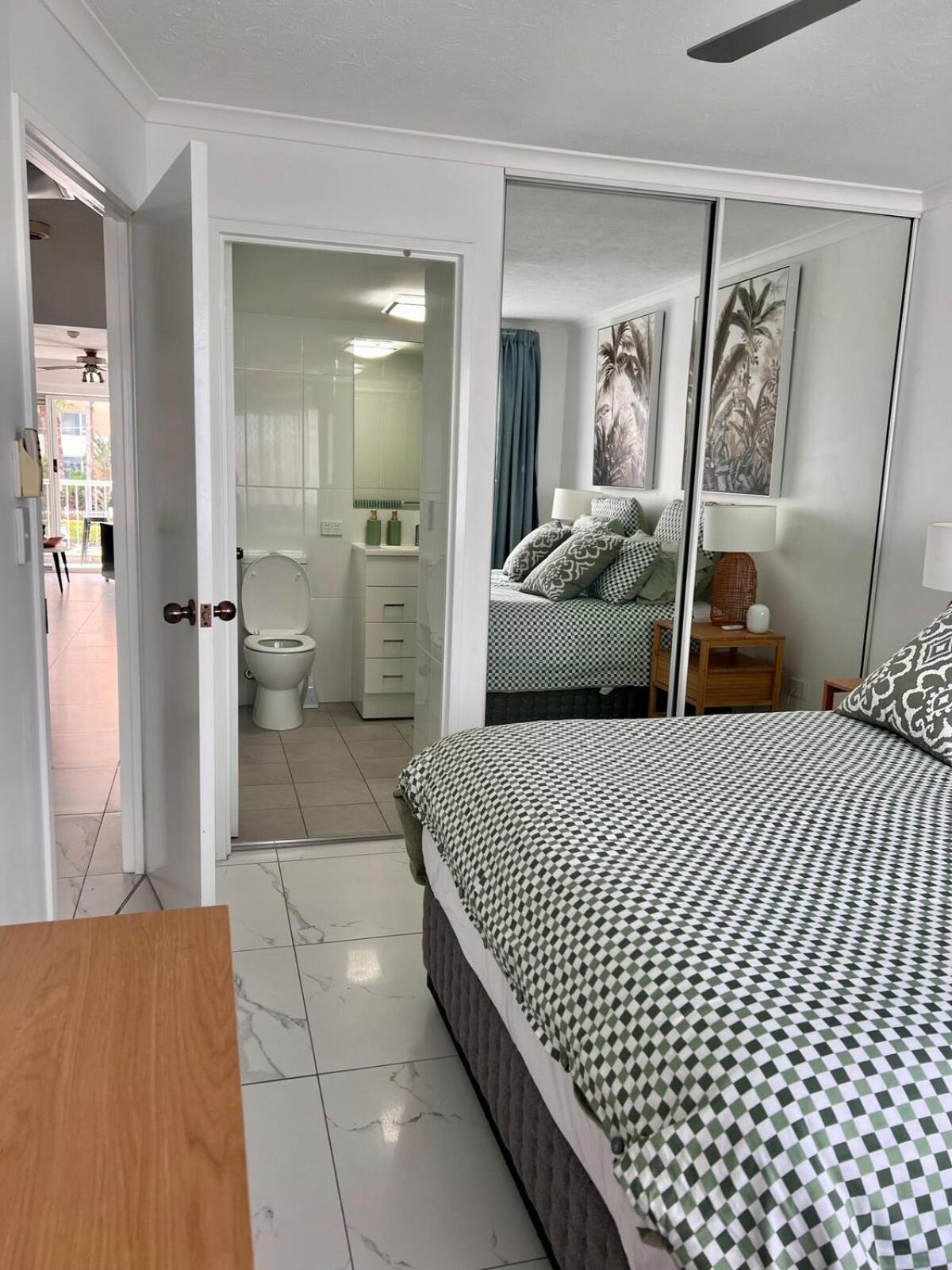 Apartment Beautiful Broadbeach Living! *