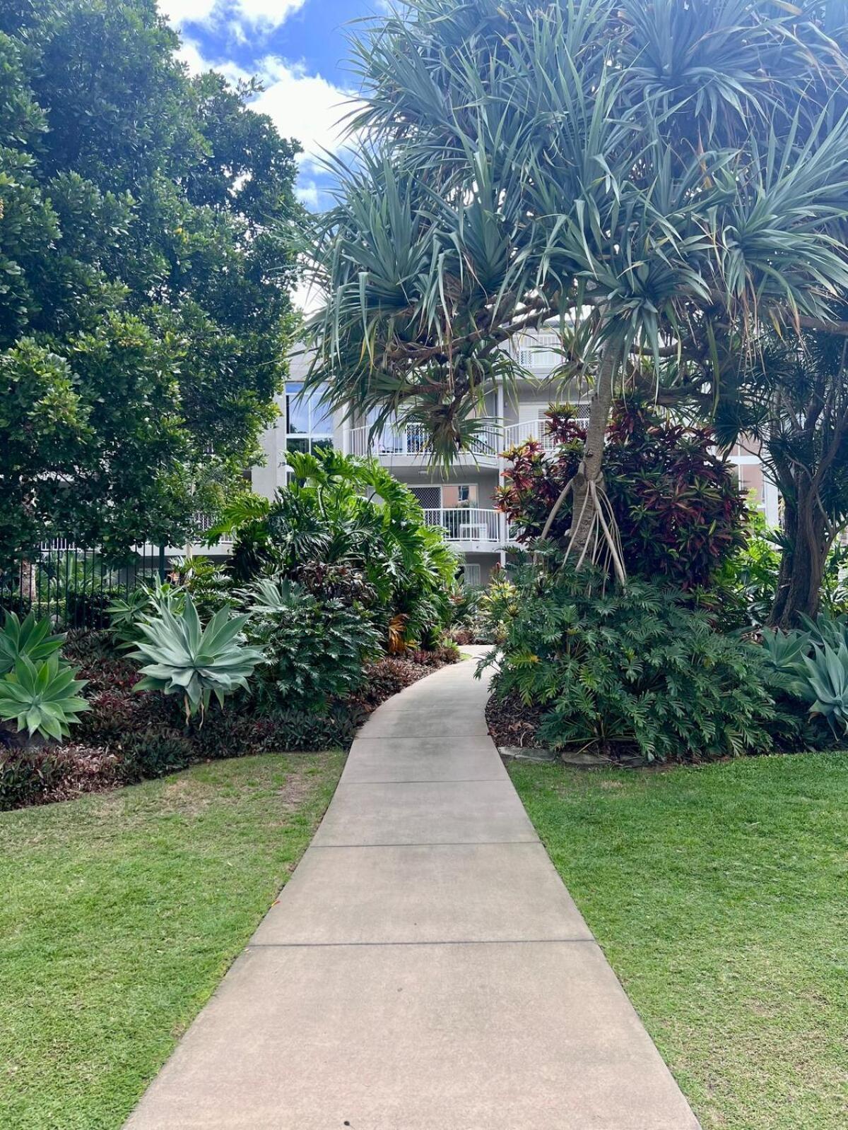 Beautiful Broadbeach Living! Apartment *