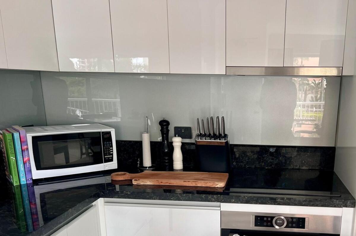 Beautiful Broadbeach Living! Apartment Gold Coast
