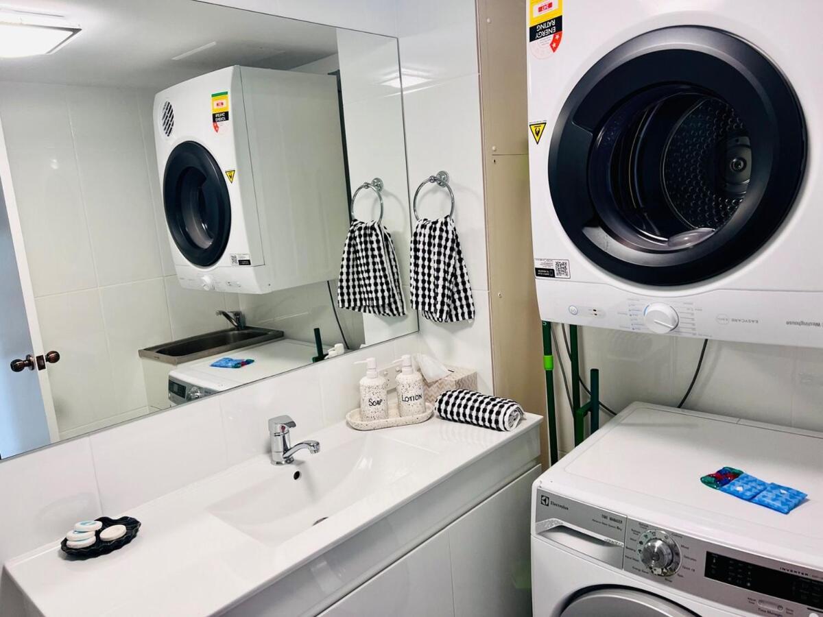 Apartment Beautiful Broadbeach Living!