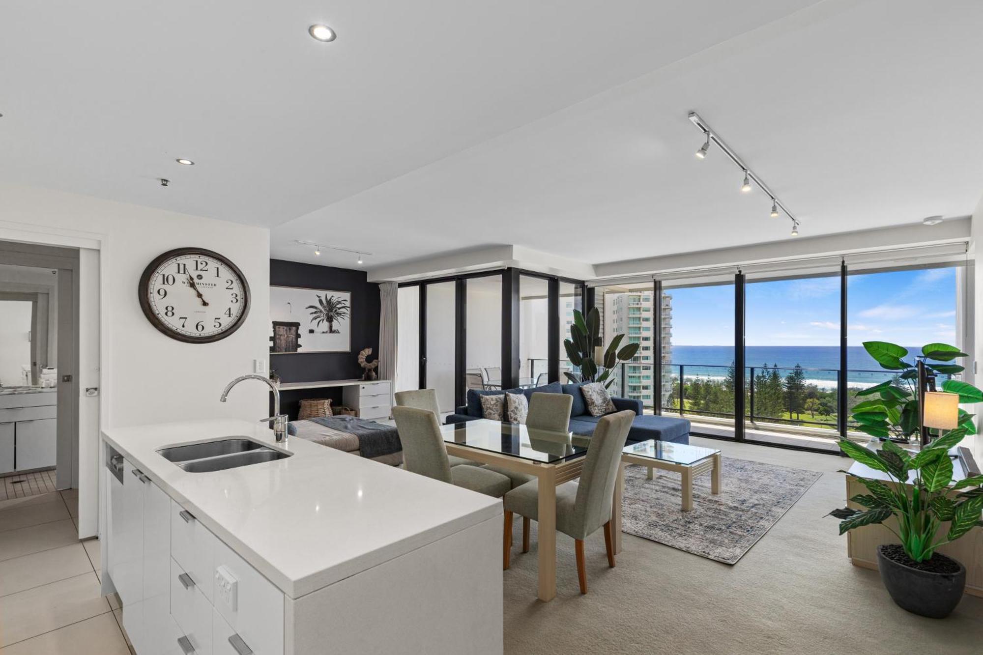 Resort Ultra Broadbeach 4*