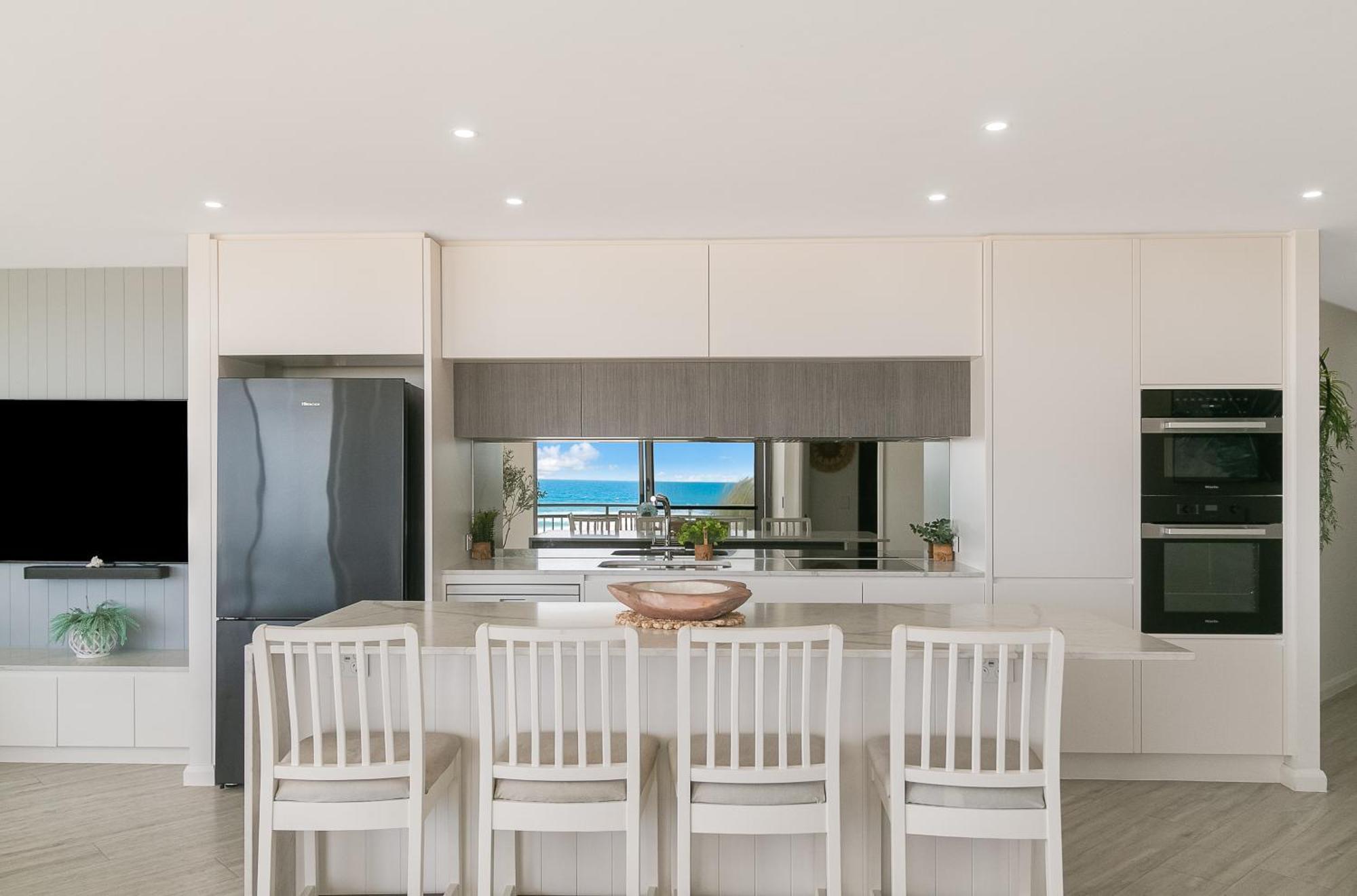 Oceanside - Absolute Beachfront Aparthotel Gold Coast