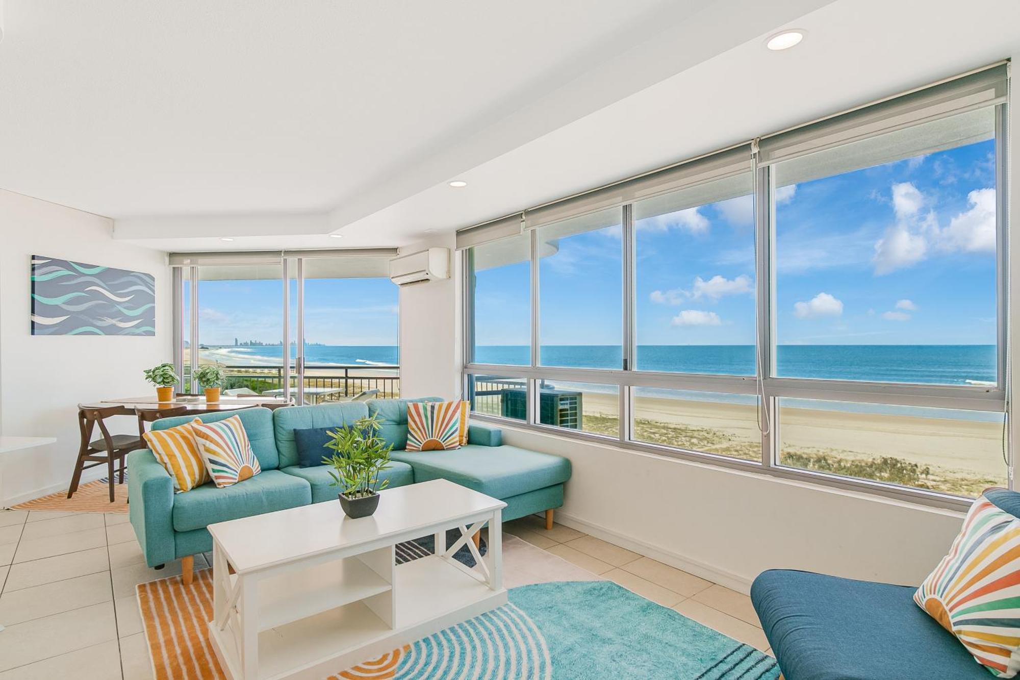 Oceanside - Absolute Beachfront Aparthotel