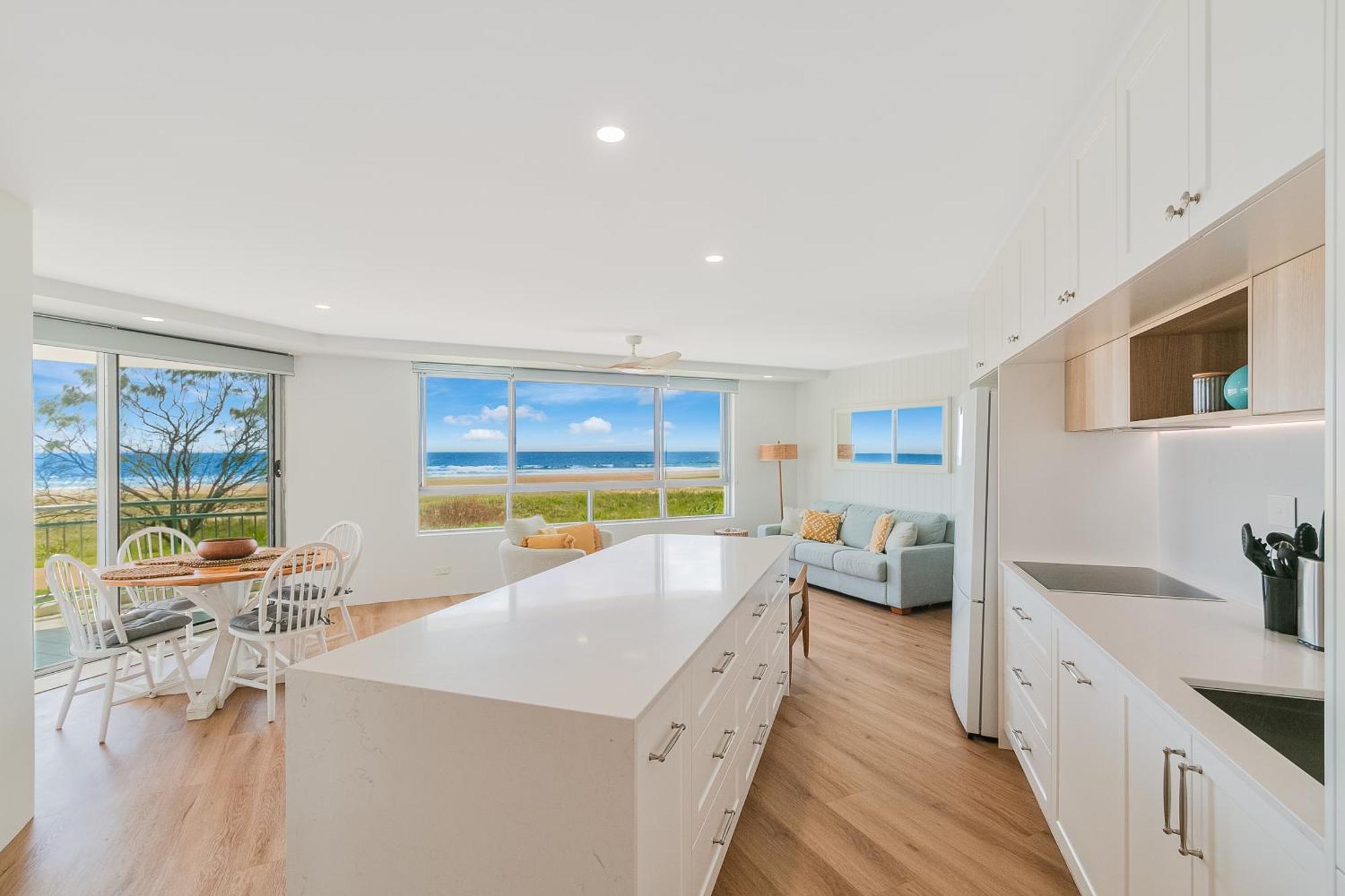 Oceanside - Absolute Beachfront 4* Gold Coast