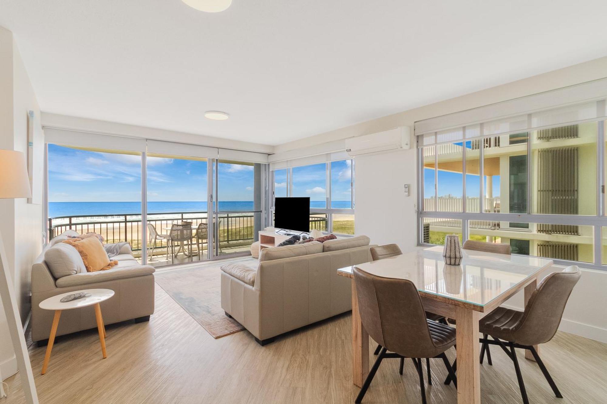Oceanside - Absolute Beachfront 4* Gold Coast