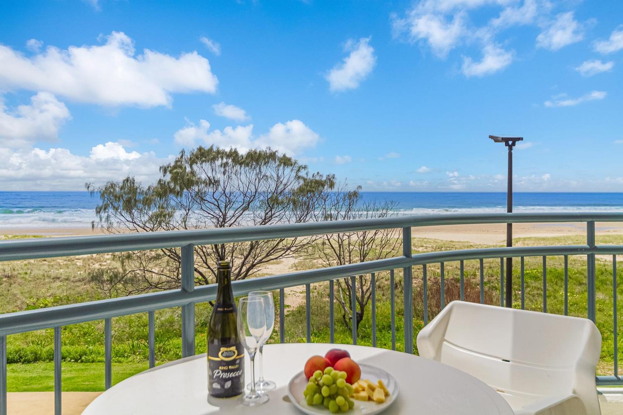 Oceanside - Absolute Beachfront Aparthotel