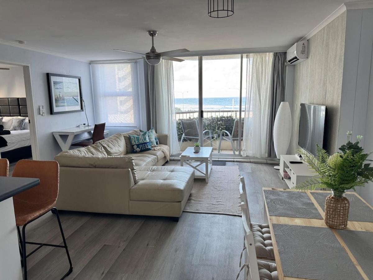Apartment Surfers Paradise Ocean View With Pool & Lift Access *