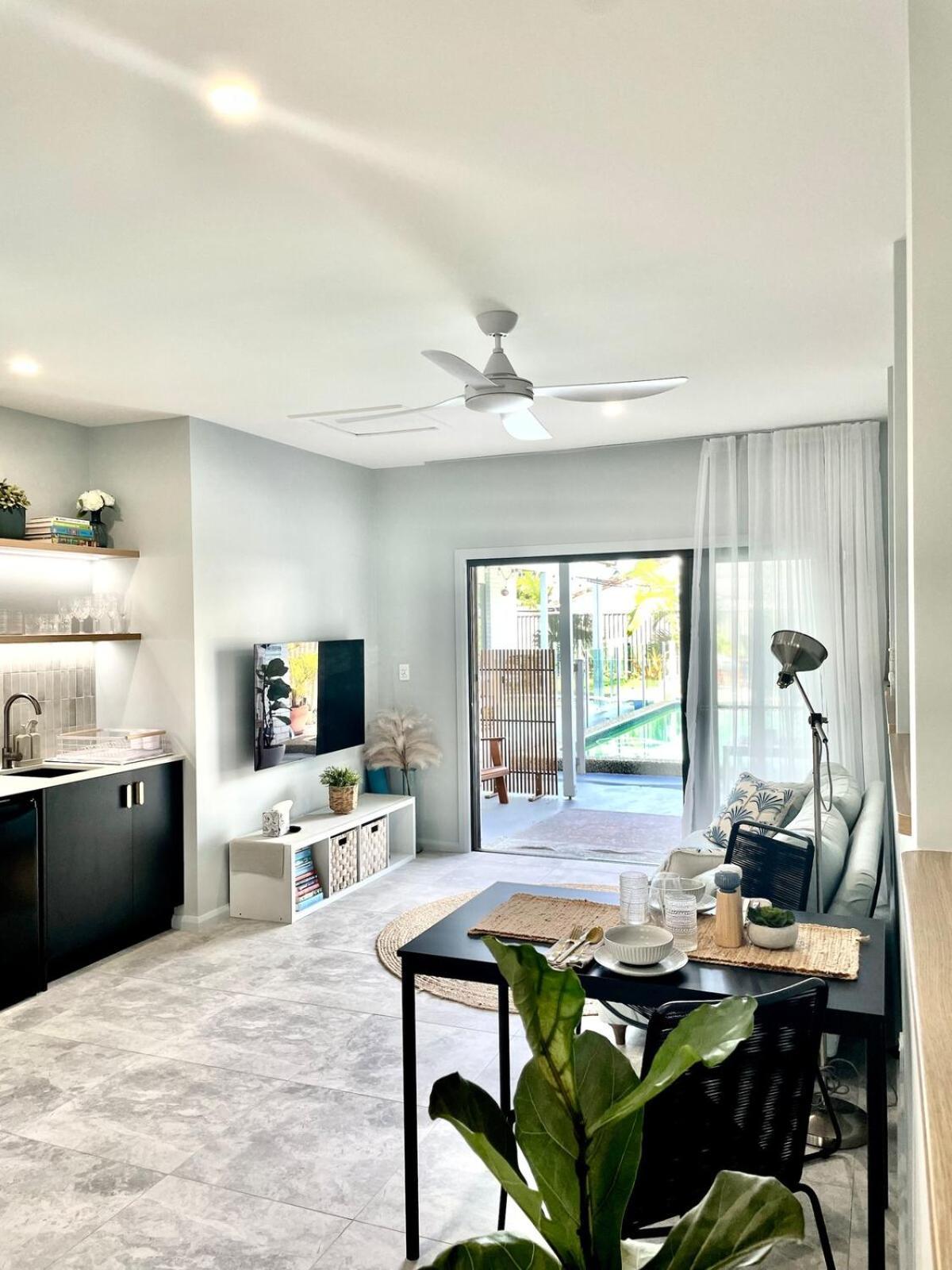 Apartment Newly Renovated, Walk To Beach, Jump In Pool *
