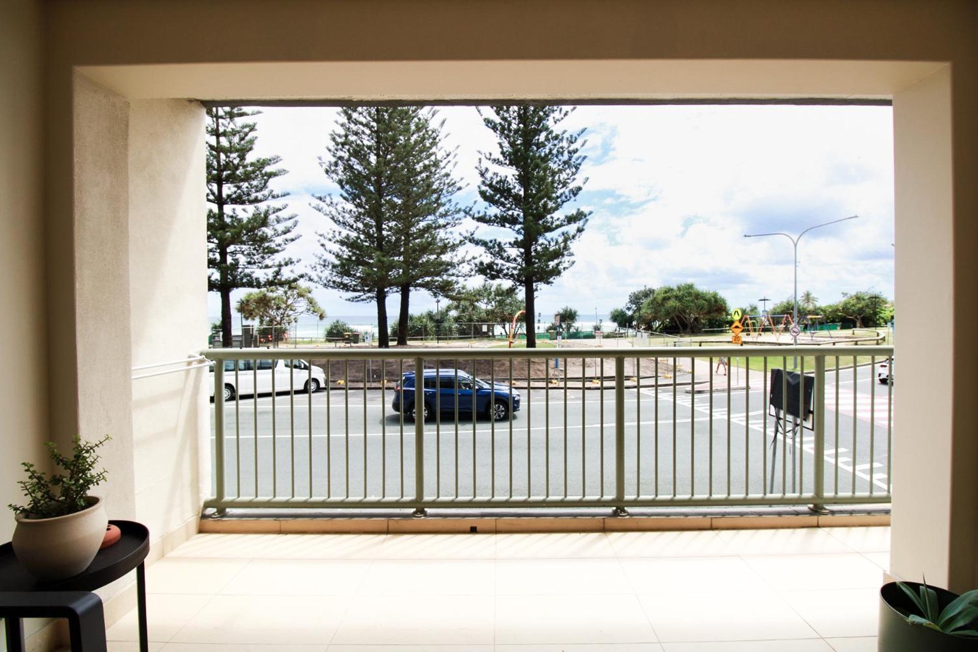 Beachfront Escape In Coolangatta Apartment