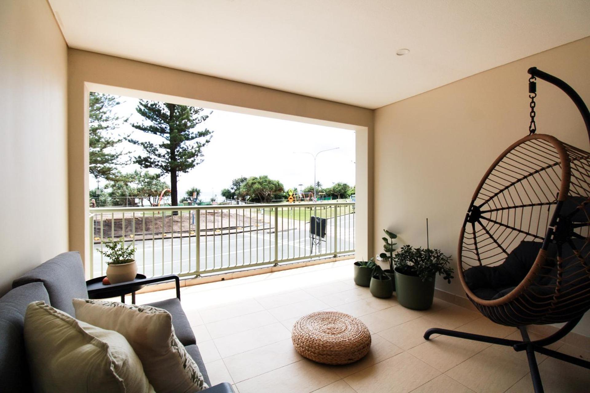 Beachfront Escape In Coolangatta *