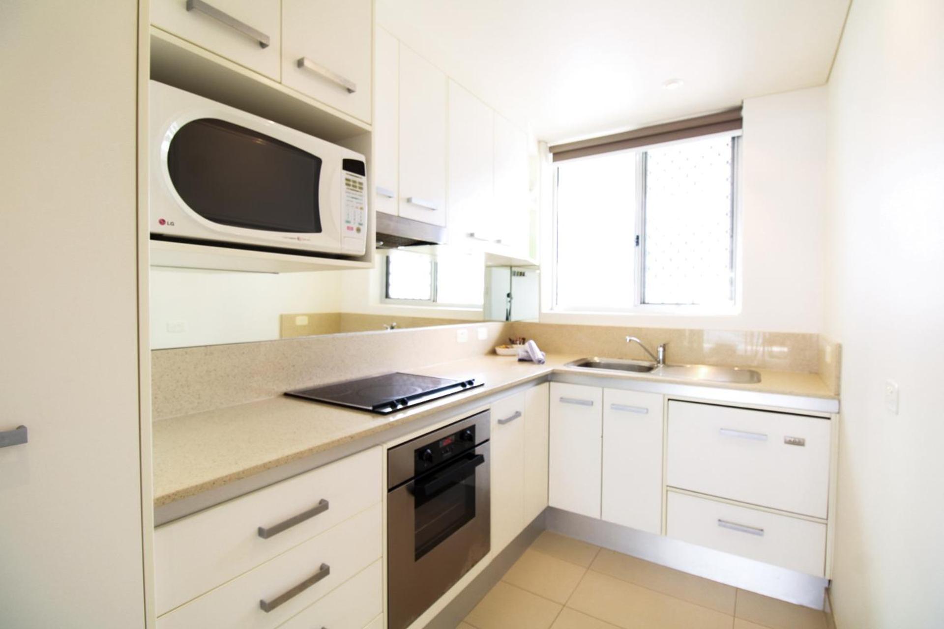 Beachfront Escape In Coolangatta *