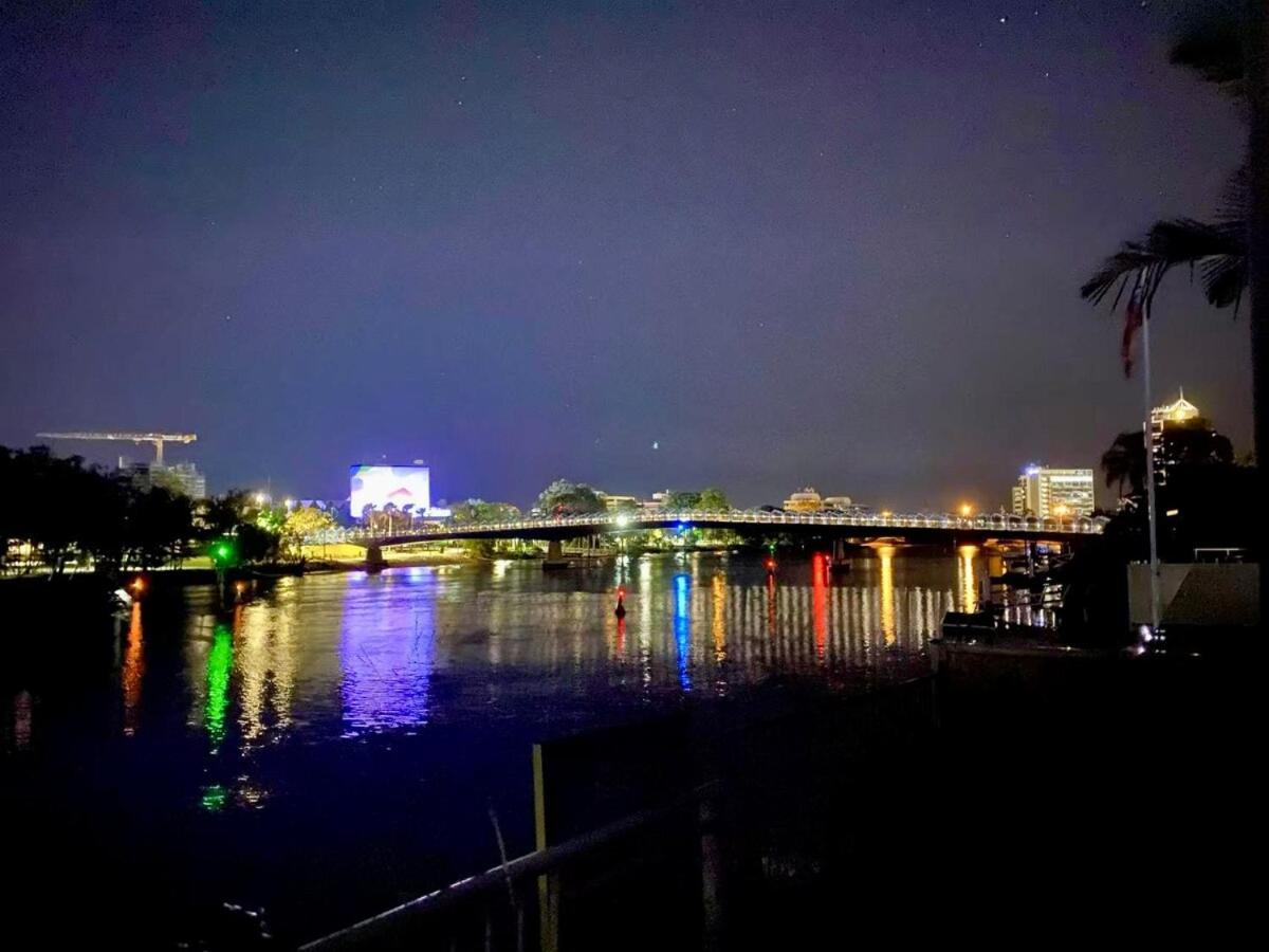 Charming Chevron Island Haven- Dog-friendly Retreat Right On Main River Pousada