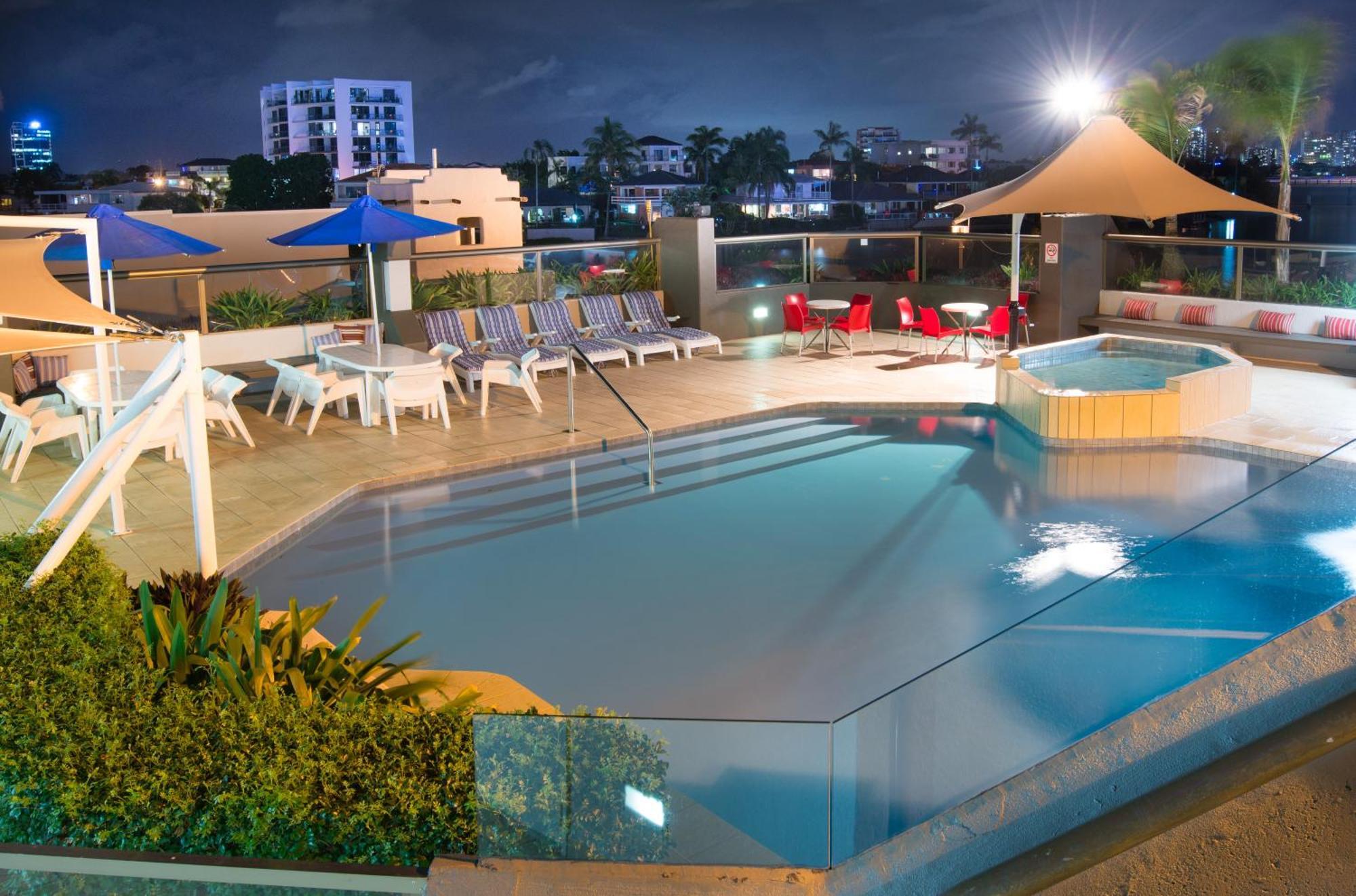 Tiki Surfers Paradise 4*